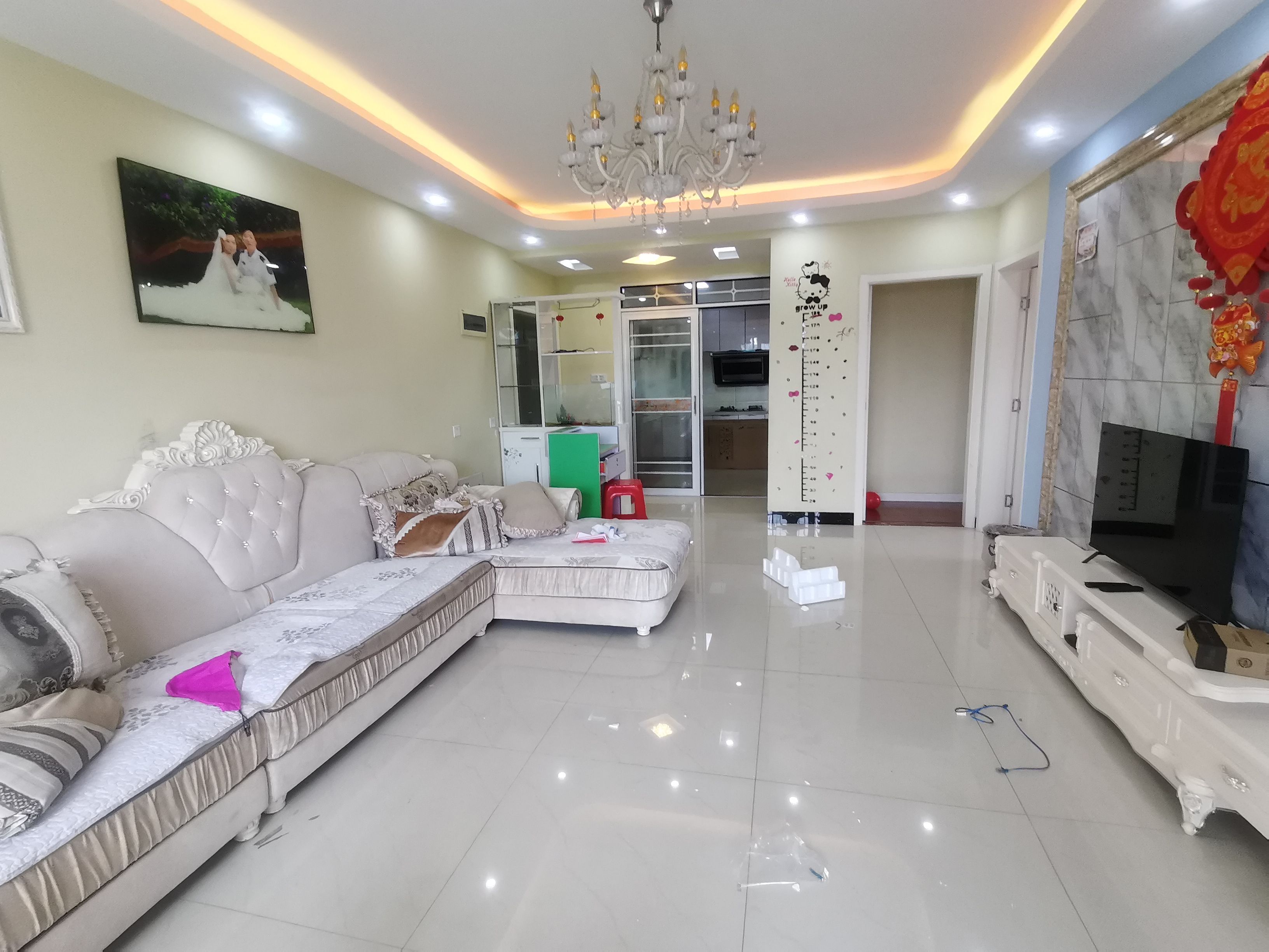 泓泽星城 3室2厅2卫 50.0万 泓泽星城 3室2厅2卫 50.0万客厅