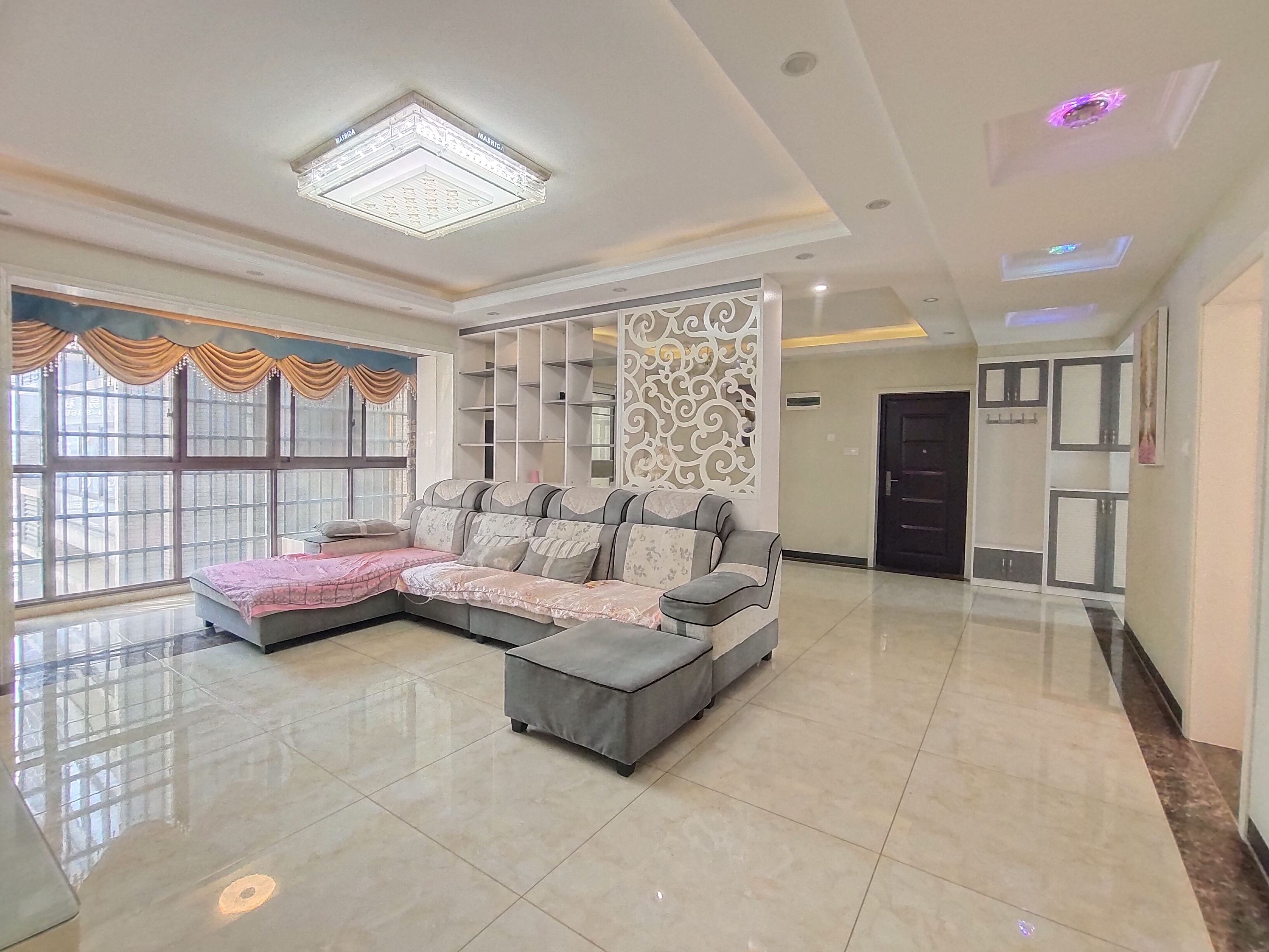 华天城小区 3室2厅2卫 2100.0元/月 华天城小区 3室2厅2卫 2100.0元/月室内图