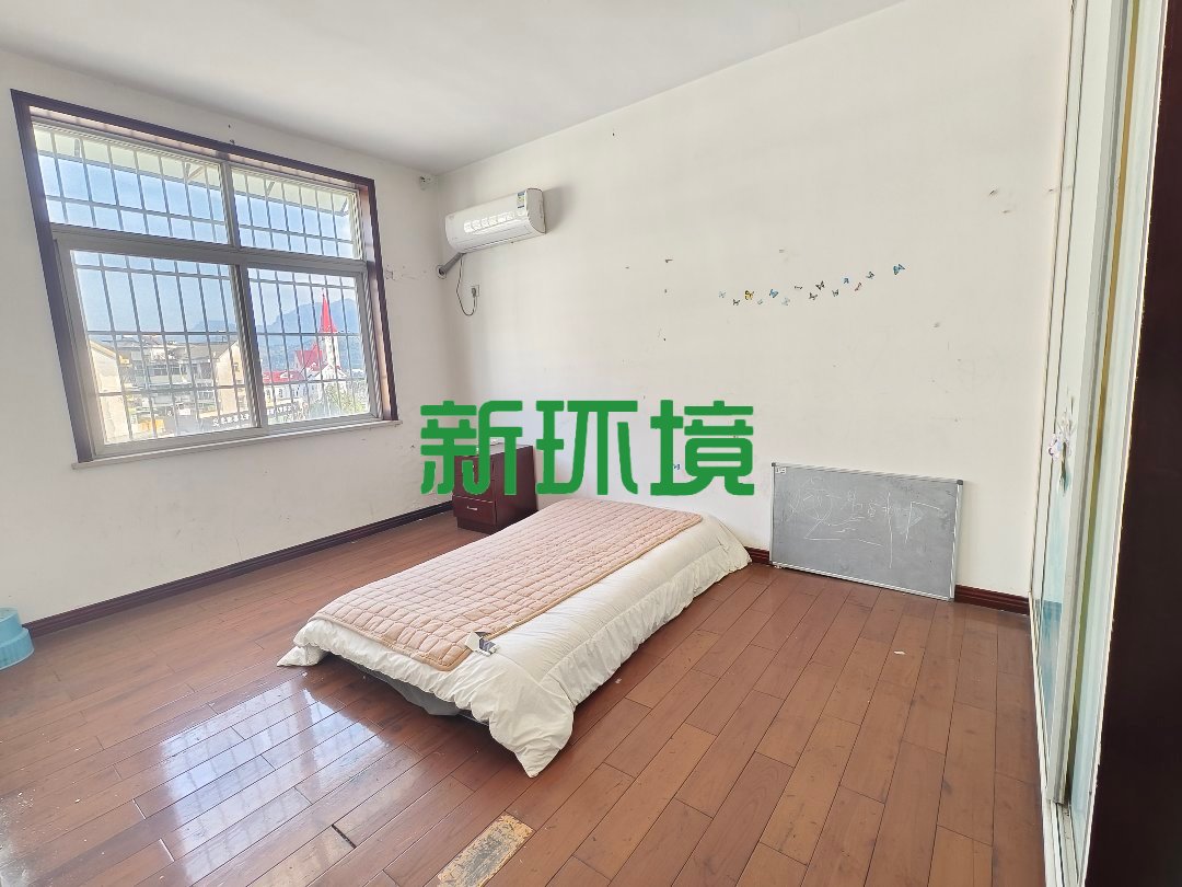 五金建材市场二期  5室3厅3卫   90.00万客厅