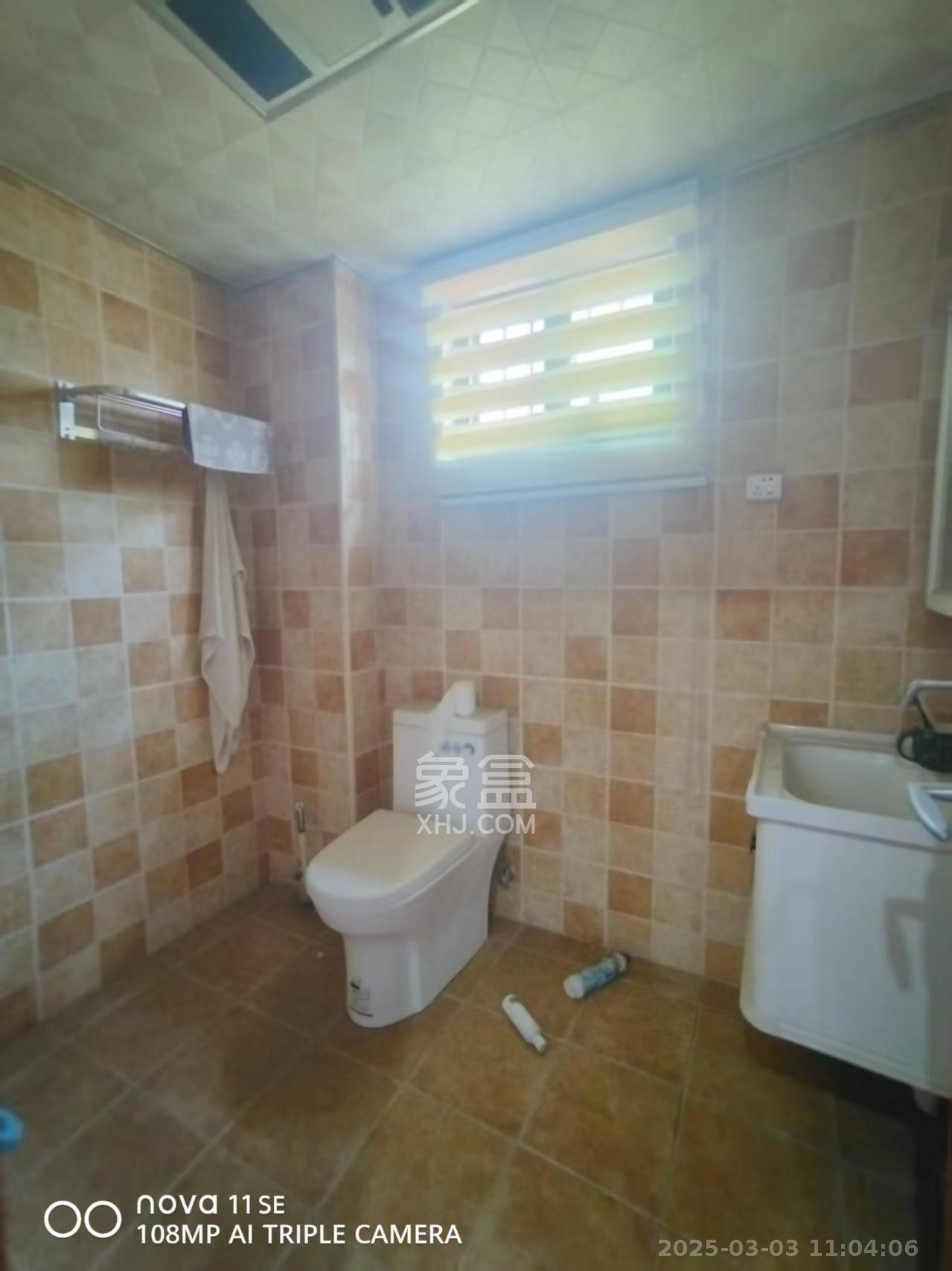 百合湖滨花园  3室2厅2卫    2000.0元/月室内图