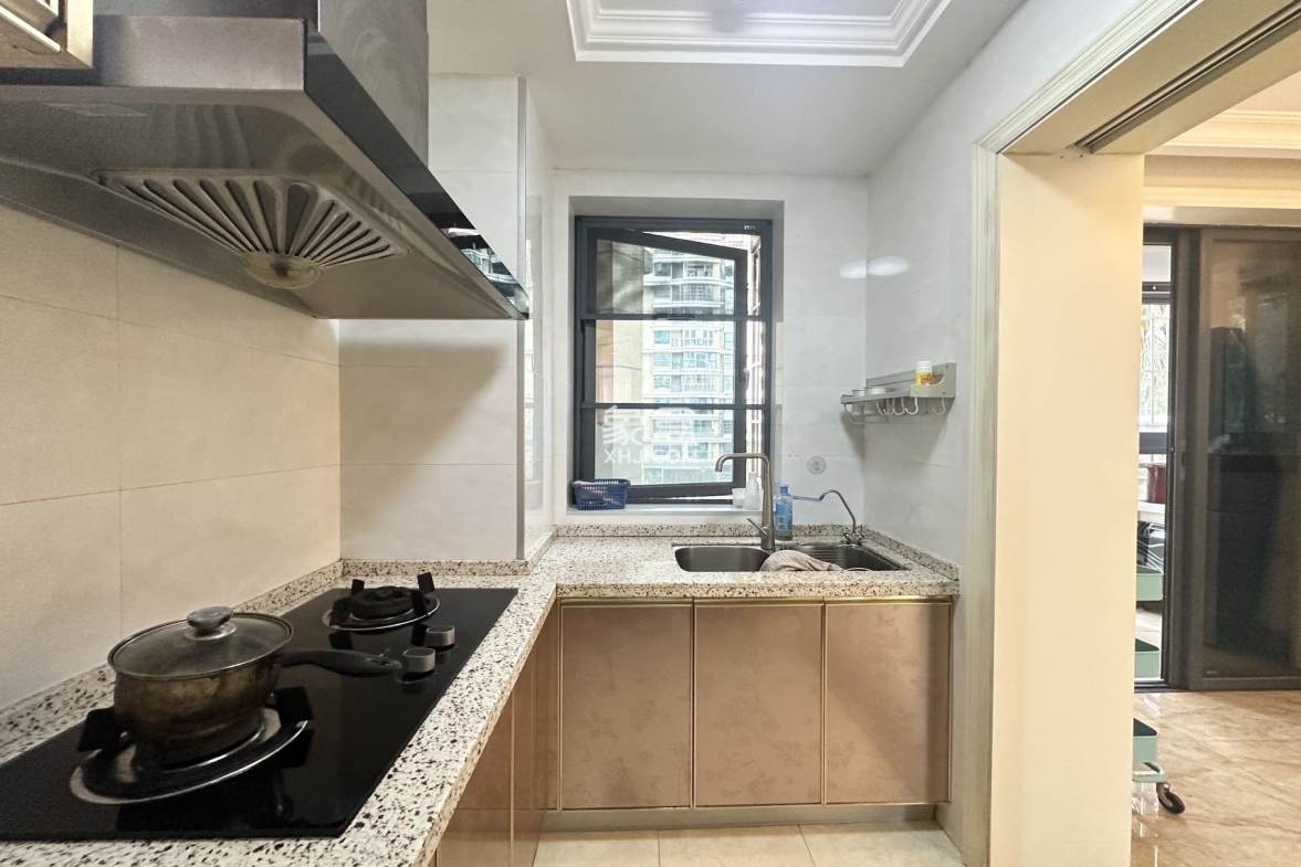 国兴城(B区) 3室2厅2卫 251.0万 国兴城(B区) 3室2厅2卫 251.0万客厅