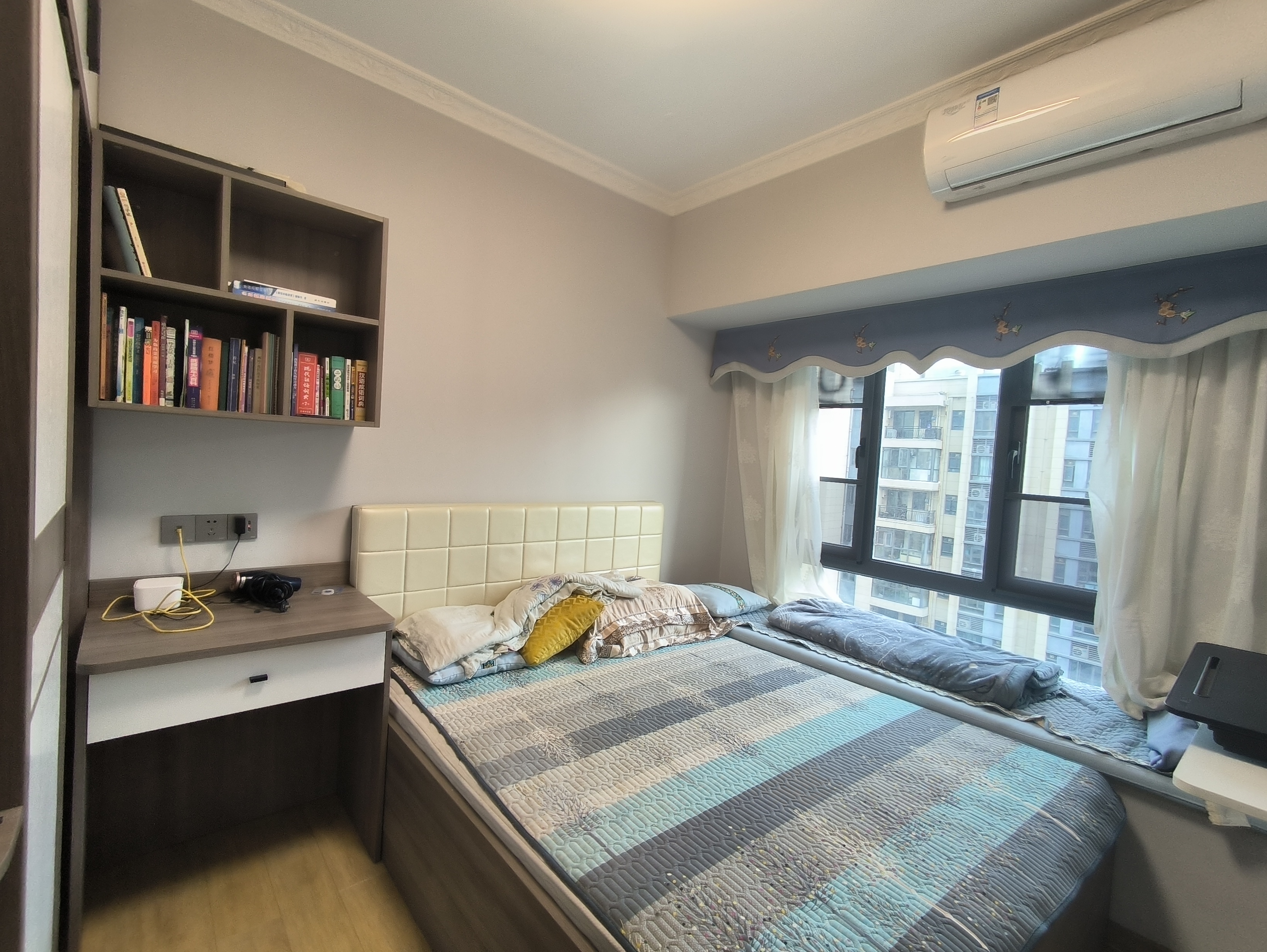 碧桂园一、二期(中央首府) 4室2厅2卫 205.0万 碧桂园一、二期(中央首府) 4室2厅2卫 205.0万客厅