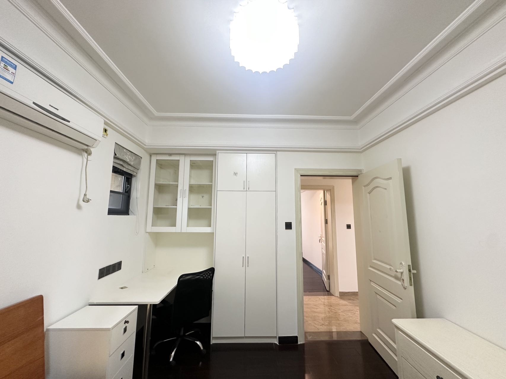 国兴城(B区) 3室2厅2卫 251.0万 国兴城(B区) 3室2厅2卫 251.0万客厅