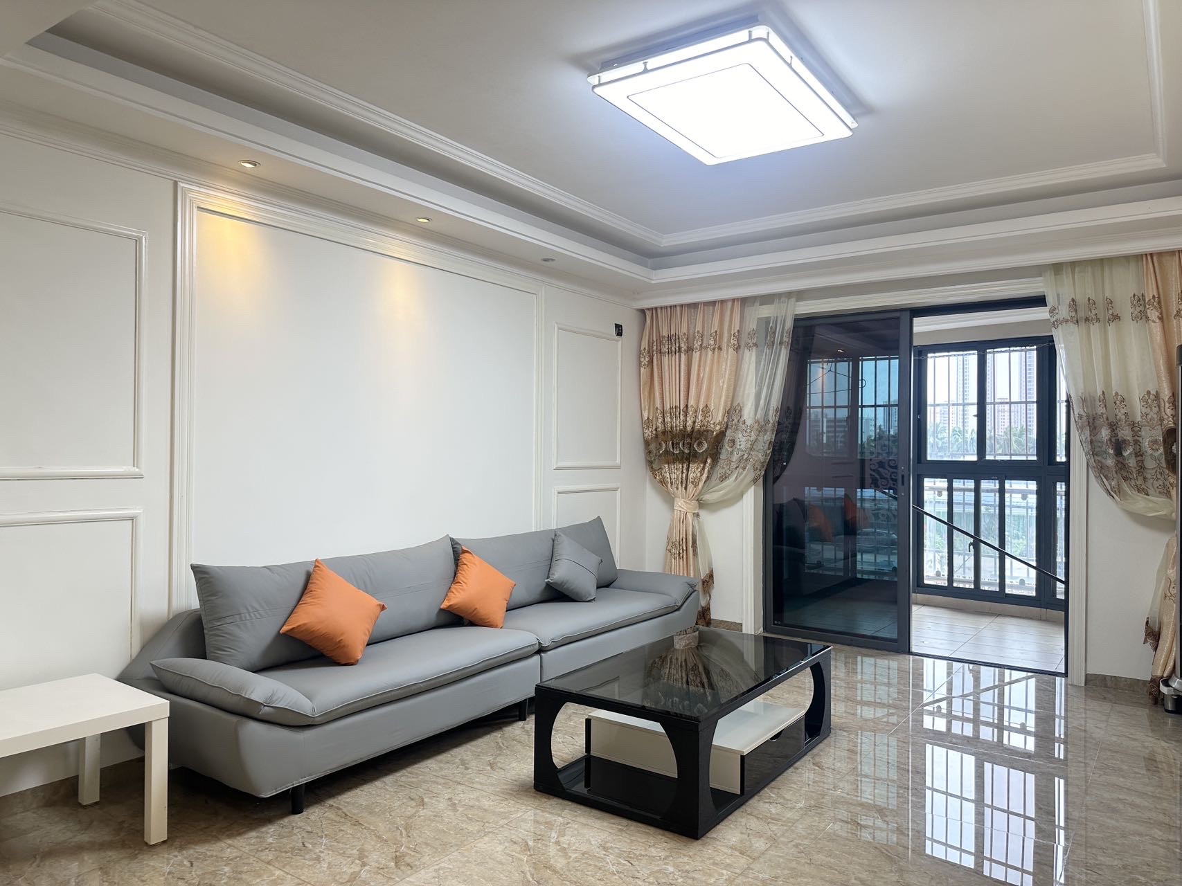 国兴城(B区) 3室2厅2卫 251.0万 国兴城(B区) 3室2厅2卫 251.0万客厅