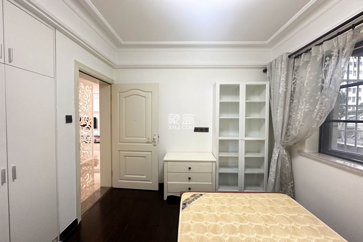 国兴城(B区) 3室2厅2卫 251.0万 国兴城(B区) 3室2厅2卫 251.0万客厅