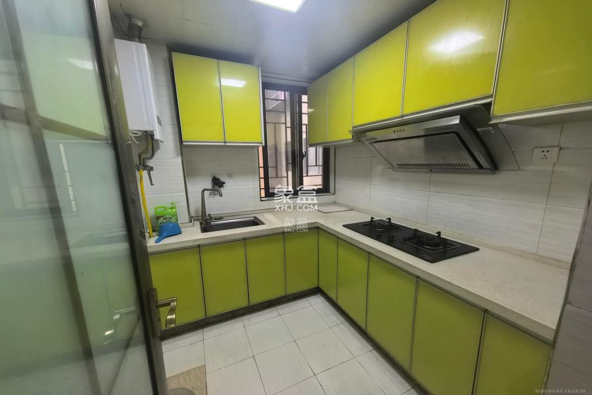 名家翡翠花园  3室2厅1卫    2000.0元/月 名家翡翠花园  3室2厅1卫    2000.0元/月室内图