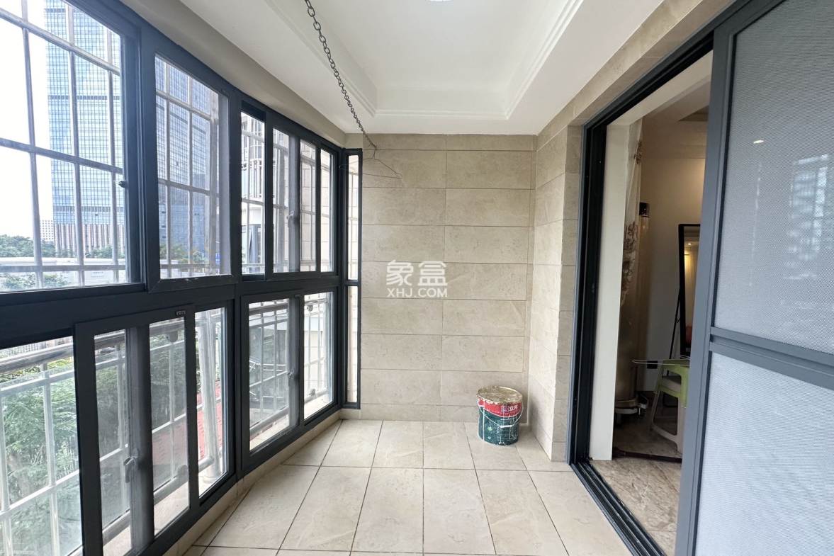 国兴城(B区) 3室2厅2卫 251.0万 国兴城(B区) 3室2厅2卫 251.0万客厅