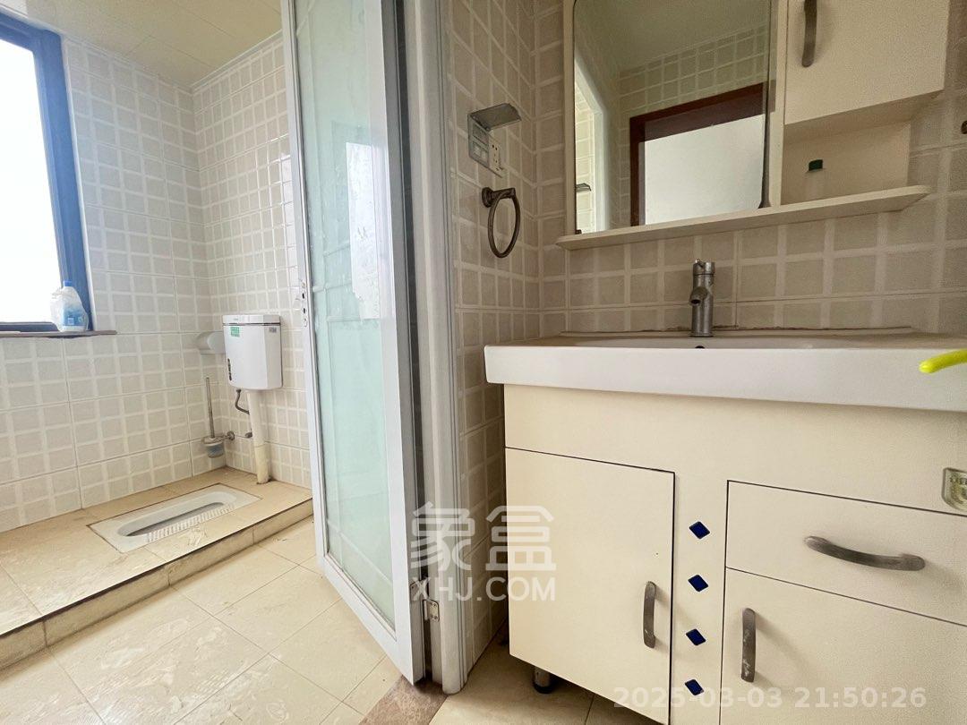 钰龙天下一期  3室2厅2卫   2800.00元/月室内图