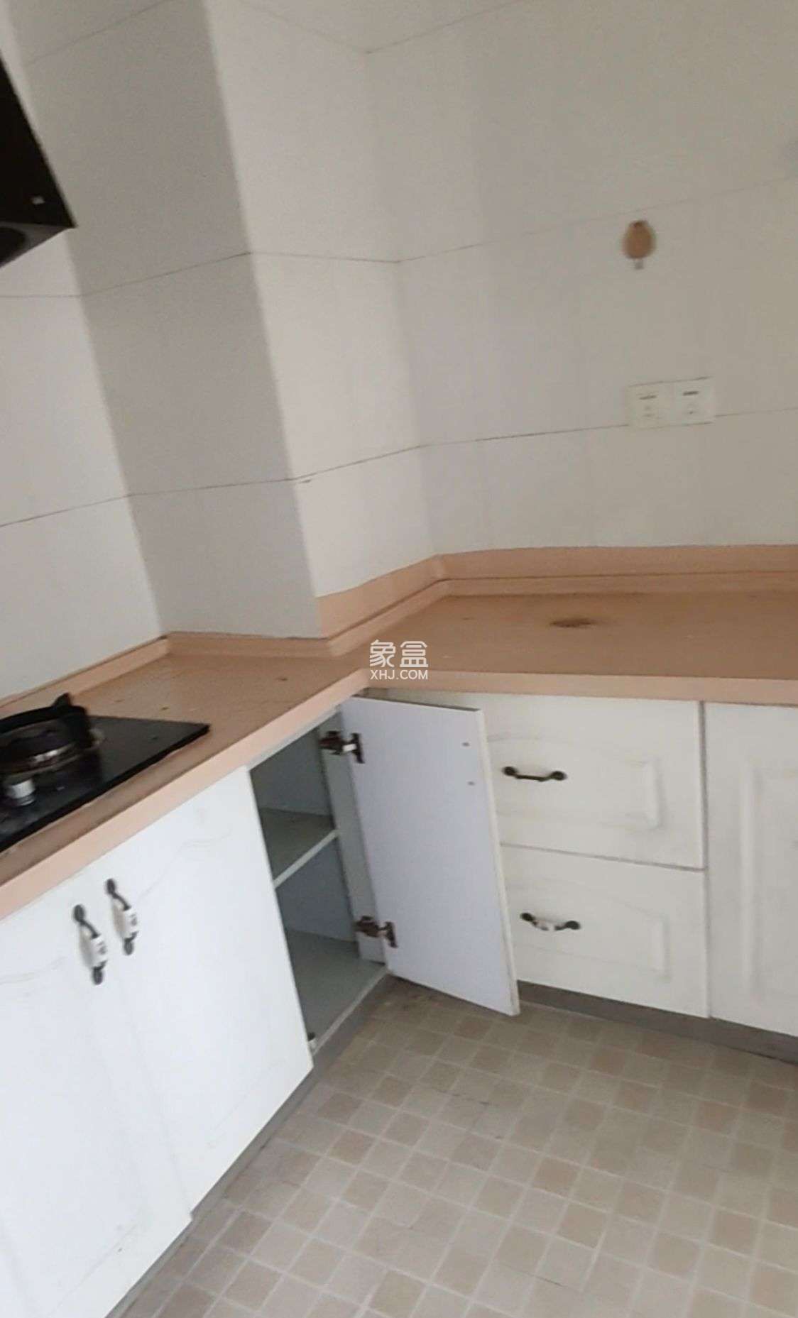 玉龙湾 4室2厅2卫 2500.0元/月 玉龙湾 4室2厅2卫 2500.0元/月室内图