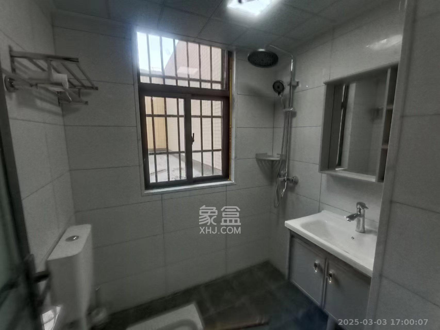 长郡旁牛津街(瑞凯滨江雅苑) 2室2厅1卫 1600.0元/月 长郡旁牛津街(瑞凯滨江雅苑) 2室2厅1卫 1600.0元/月室内图