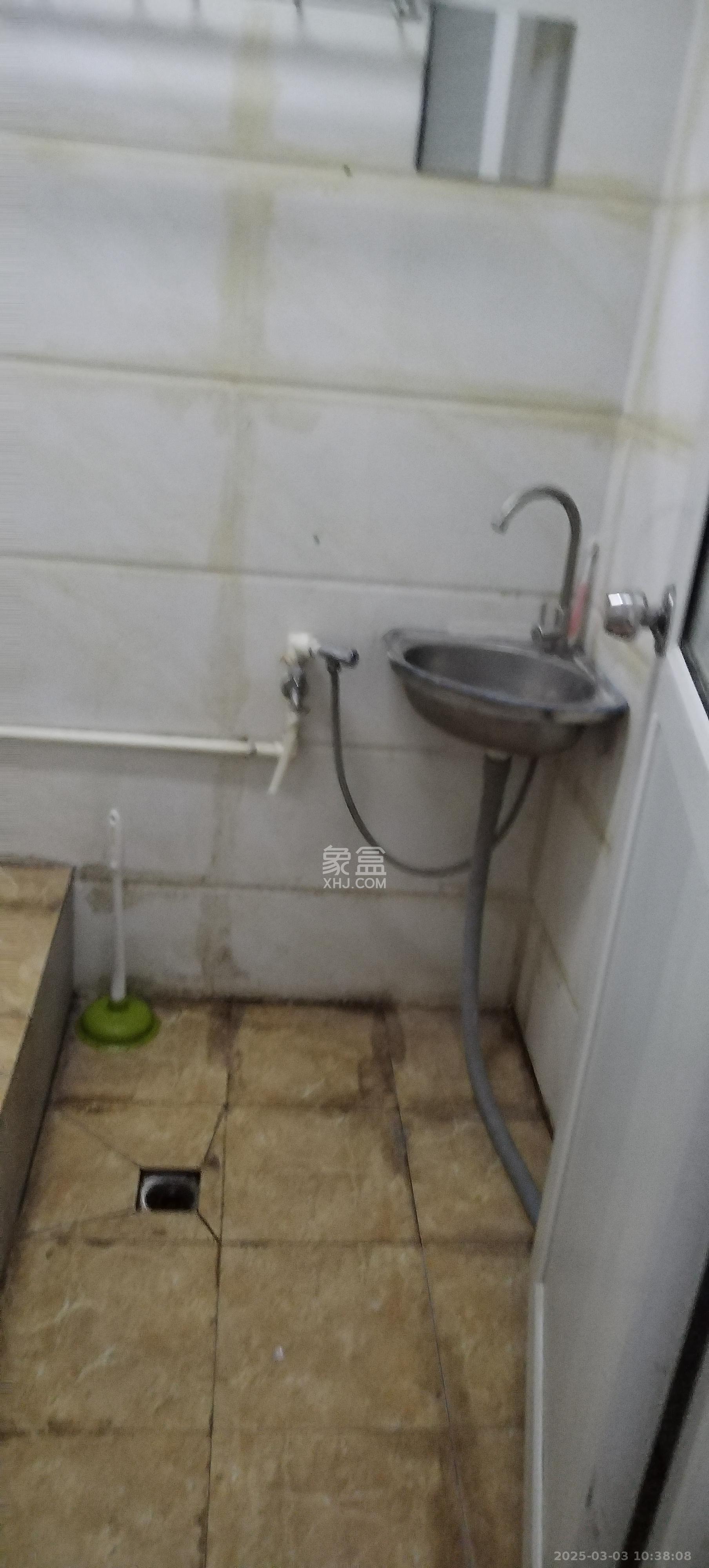 莲湖汽配城  1室1厅1卫    900.0元/月室内图