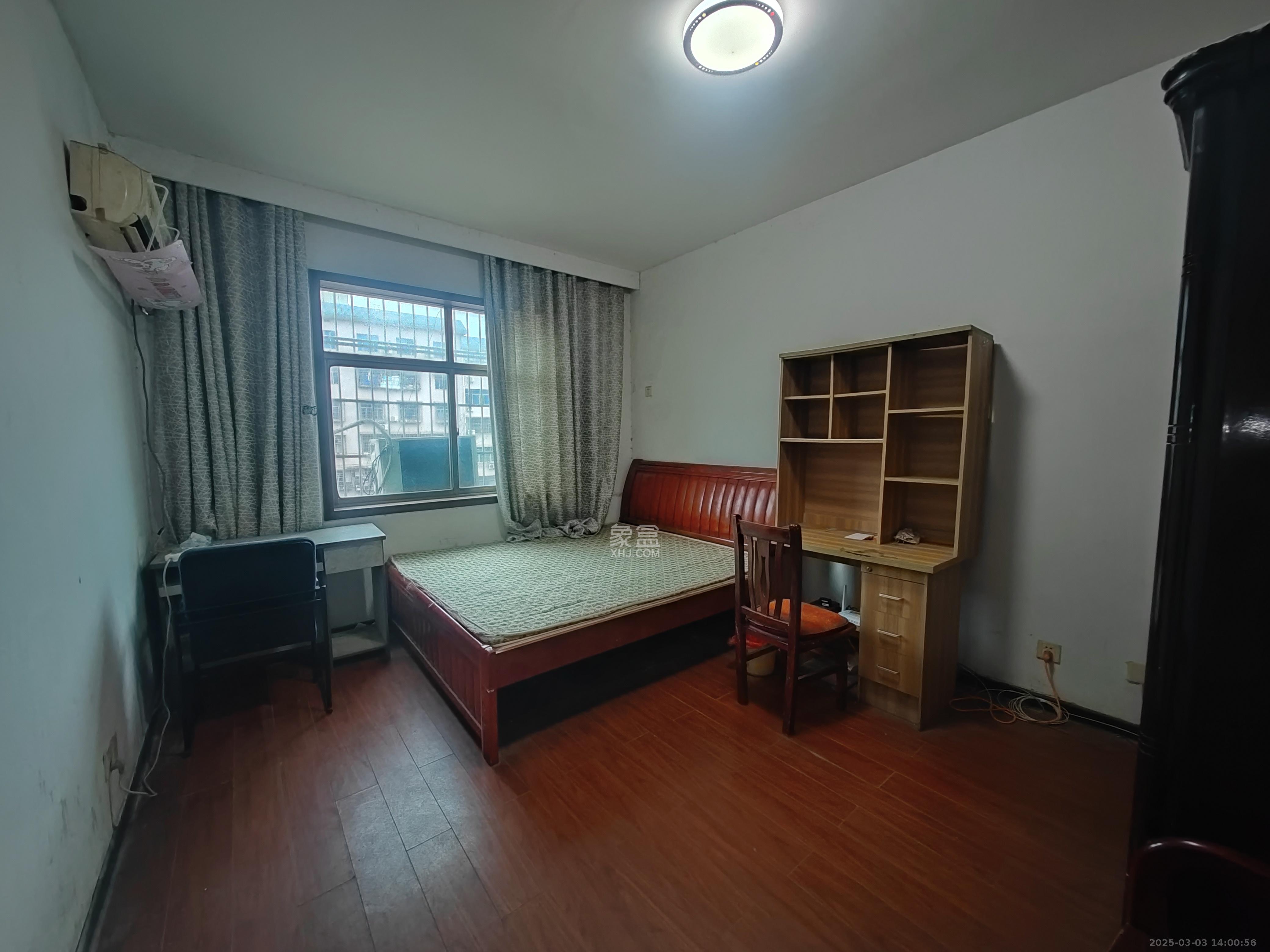 青青家園  3室2廳1衛(wèi)   1200.00元/月室內(nèi)圖