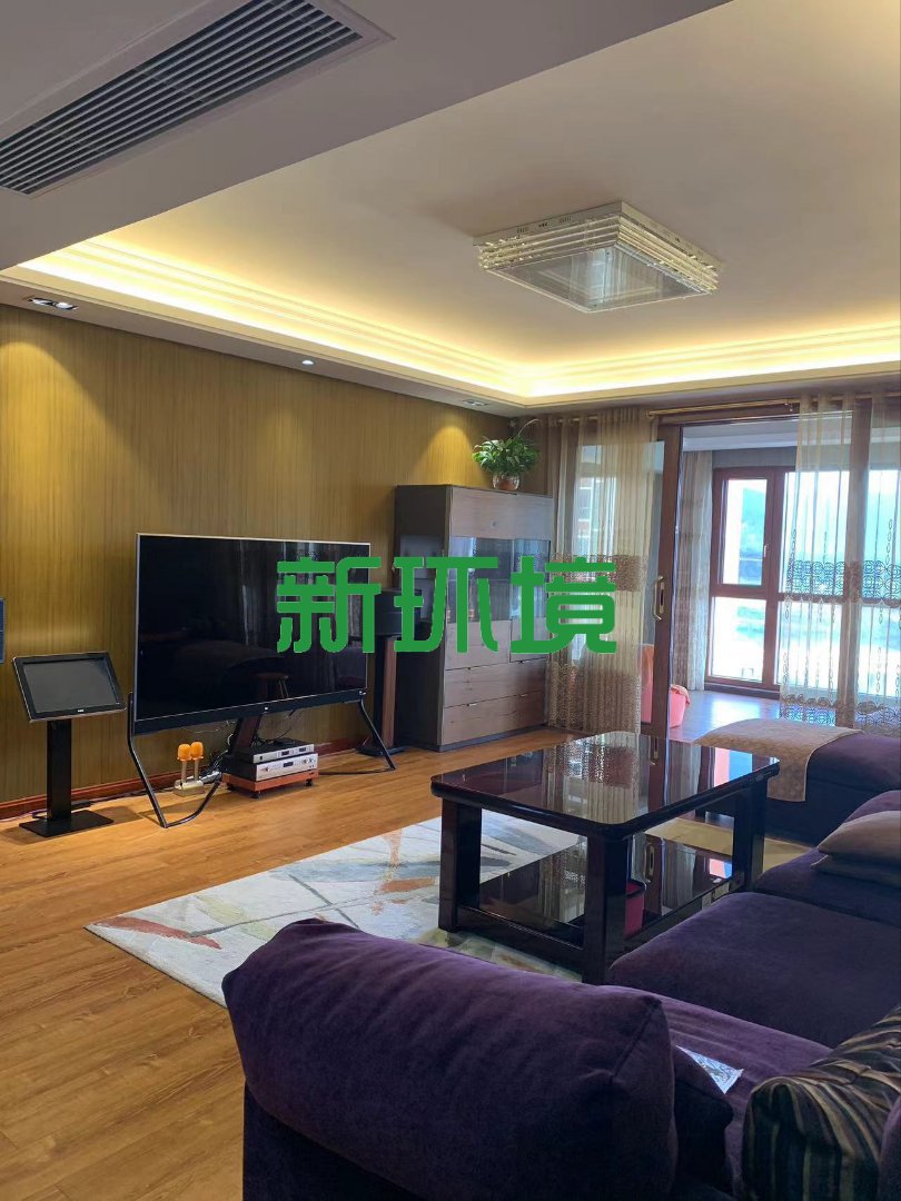 东方明珠  4室2厅2卫   125.00万客厅