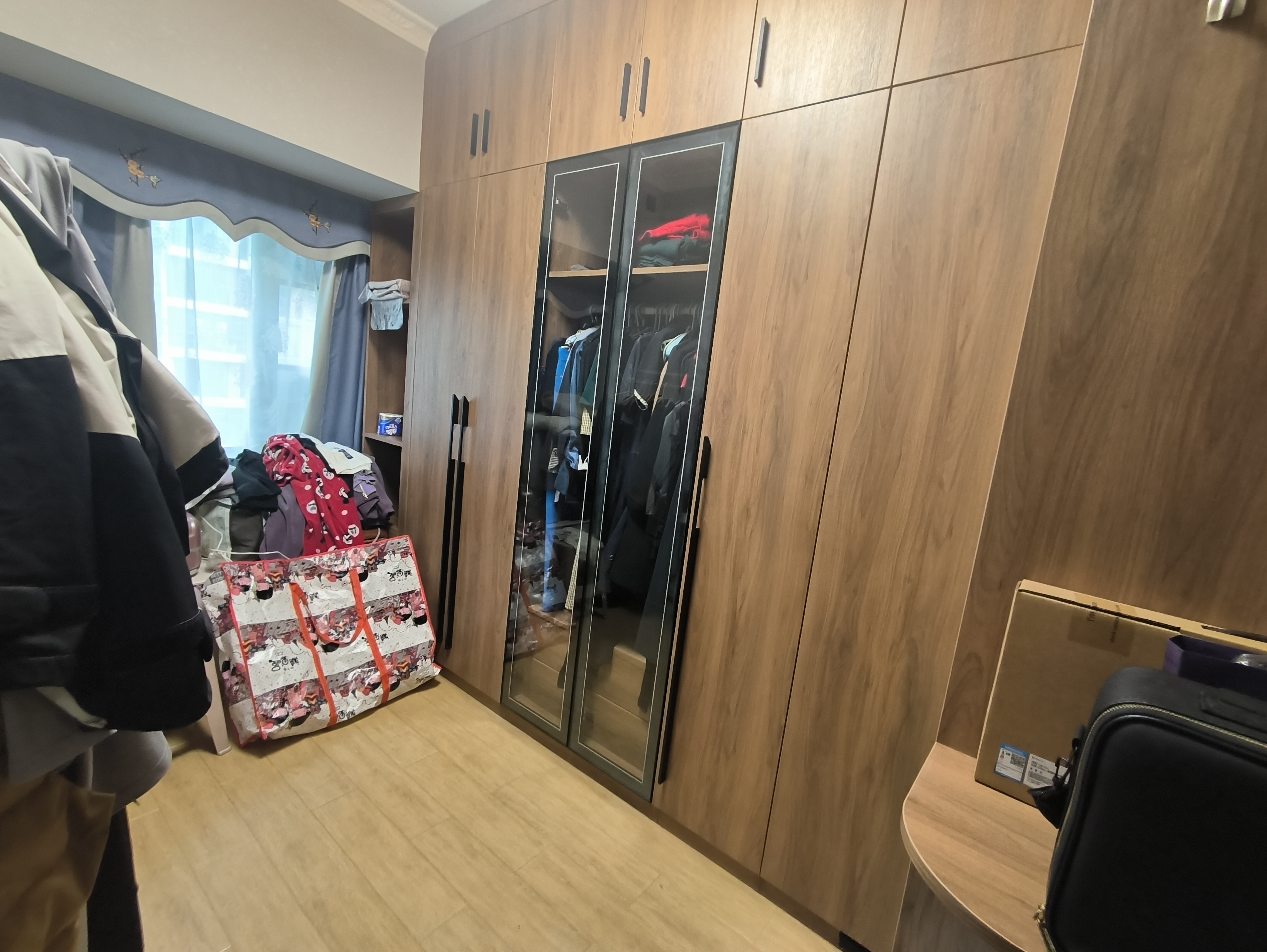 碧桂园一、二期(中央首府) 4室2厅2卫 205.0万 碧桂园一、二期(中央首府) 4室2厅2卫 205.0万客厅