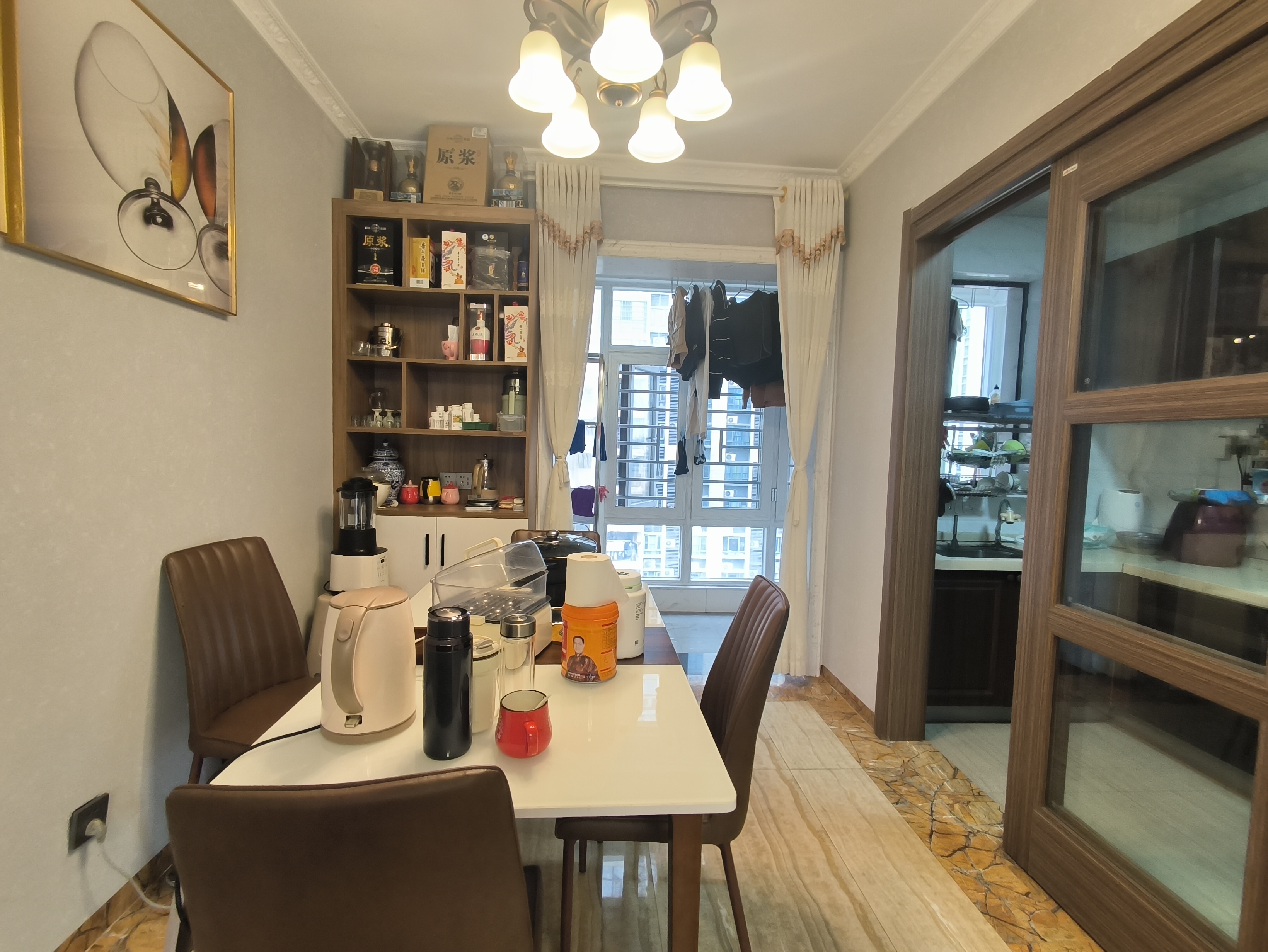 碧桂园一、二期(中央首府) 4室2厅2卫 205.0万 碧桂园一、二期(中央首府) 4室2厅2卫 205.0万客厅