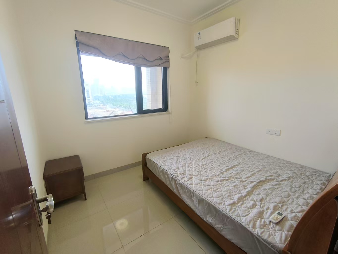 江畔人家 3室2厅2卫 3000.00元/月 江畔人家 3室2厅2卫 3000.00元/月室内图