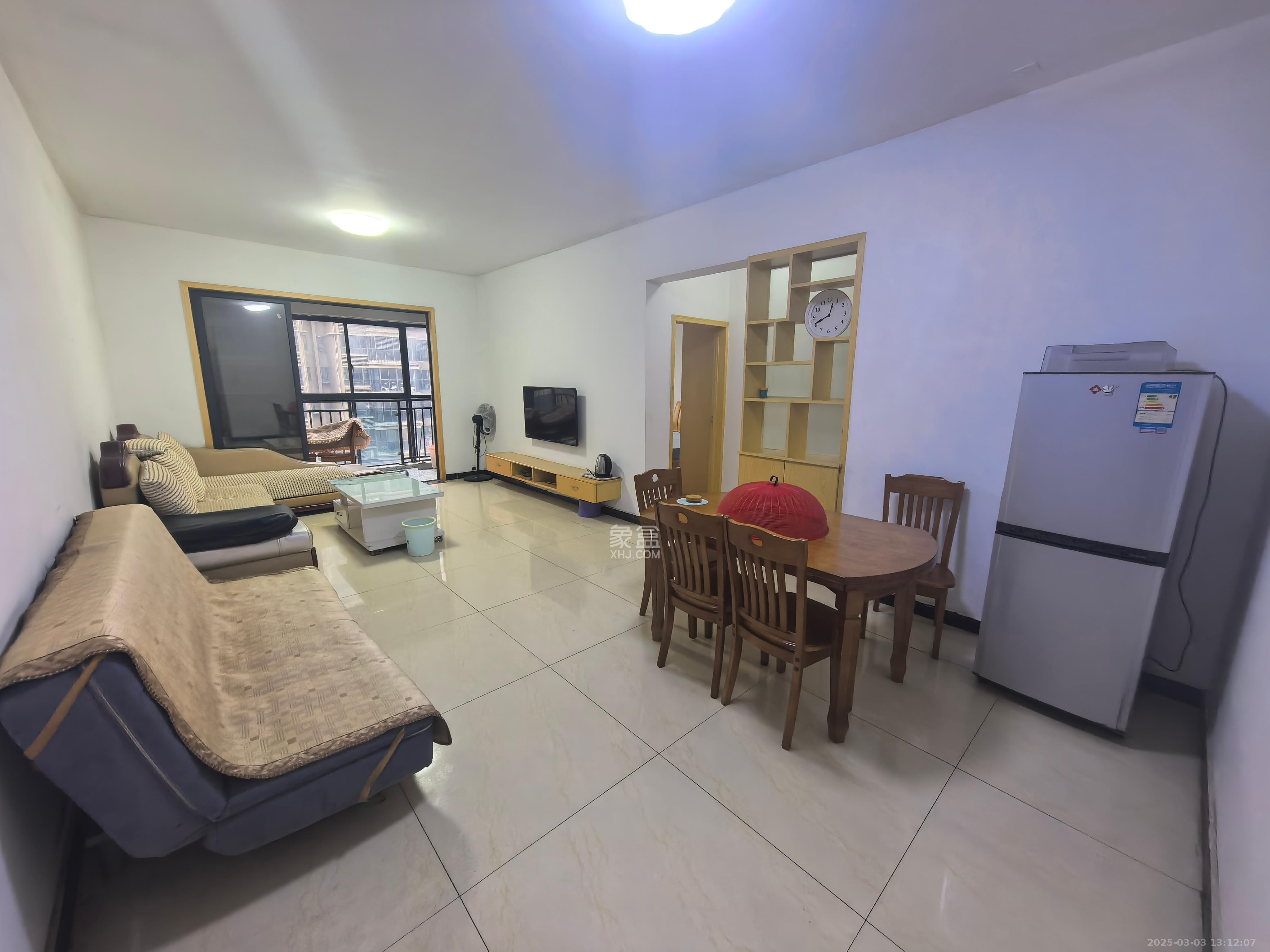 名家翡翠花园  3室2厅1卫    2000.0元/月 名家翡翠花园  3室2厅1卫    2000.0元/月室内图