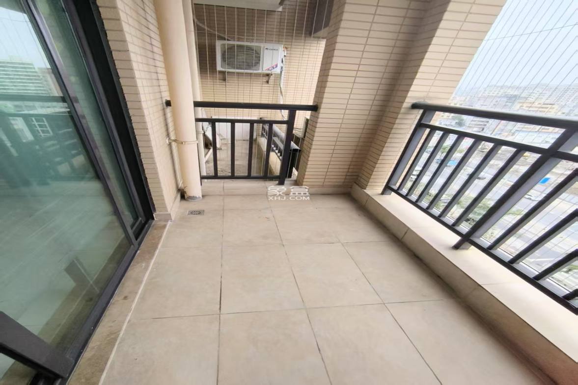 江畔人家 3室2厅2卫 3000.00元/月 江畔人家 3室2厅2卫 3000.00元/月室内图