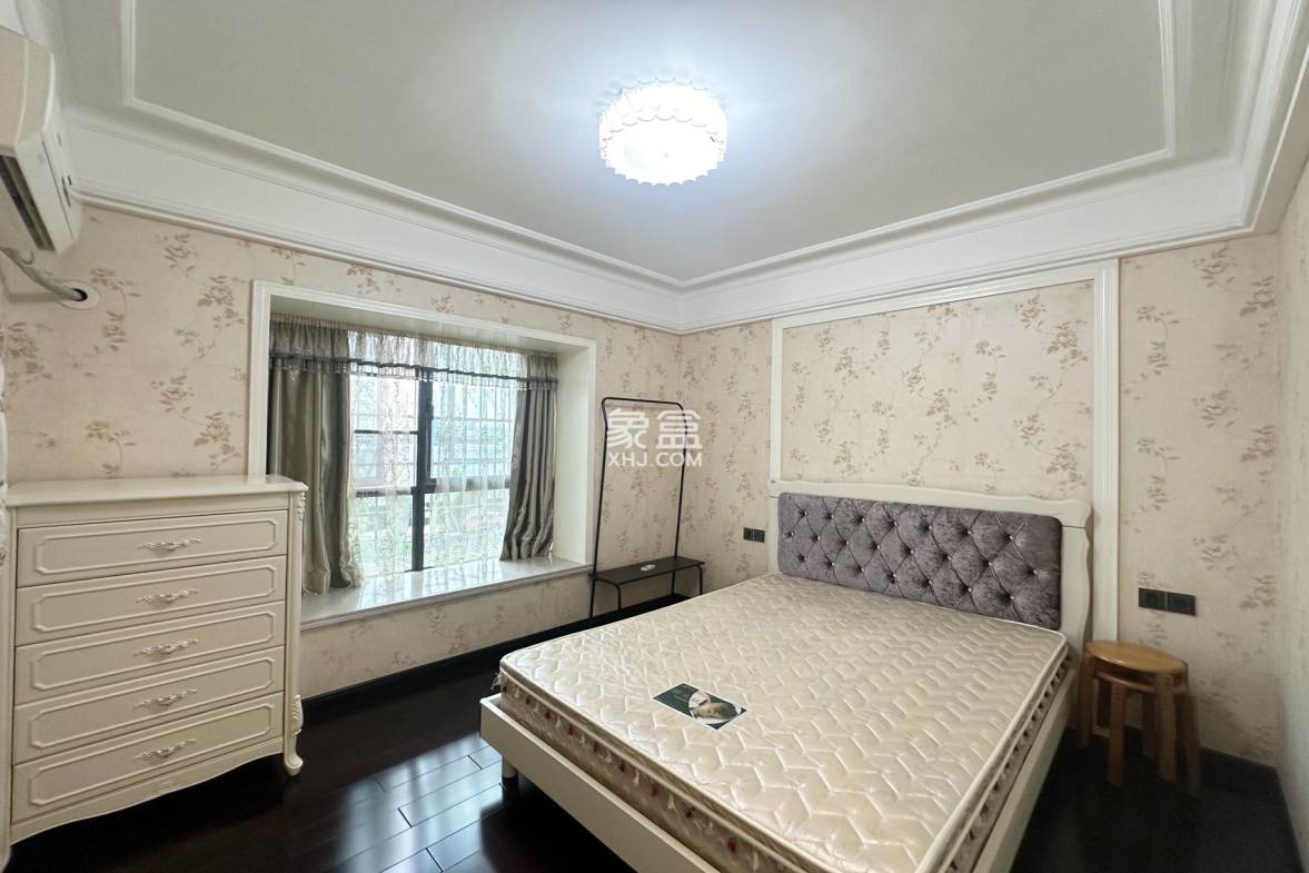 国兴城(B区) 3室2厅2卫 251.0万 国兴城(B区) 3室2厅2卫 251.0万客厅