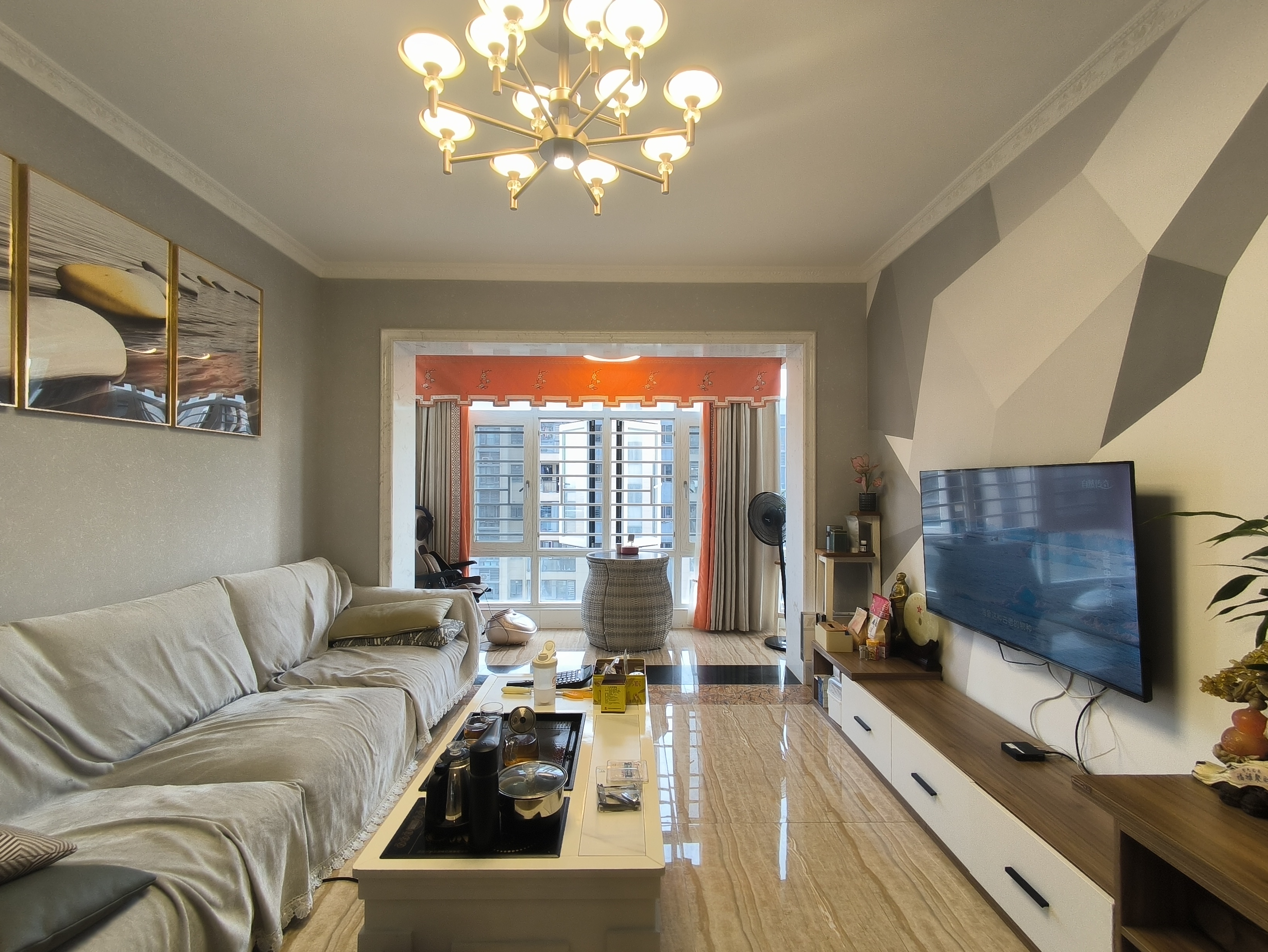 碧桂园一、二期(中央首府) 4室2厅2卫 205.0万 碧桂园一、二期(中央首府) 4室2厅2卫 205.0万客厅