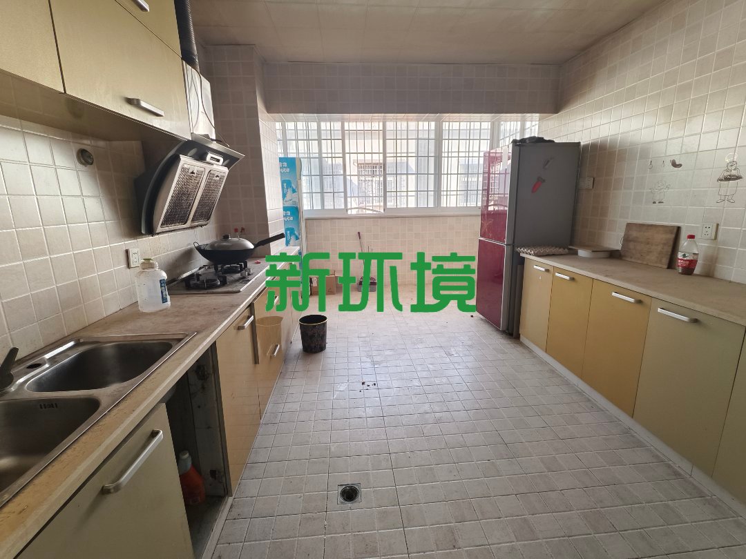 五金建材市场二期  5室3厅3卫   90.00万客厅