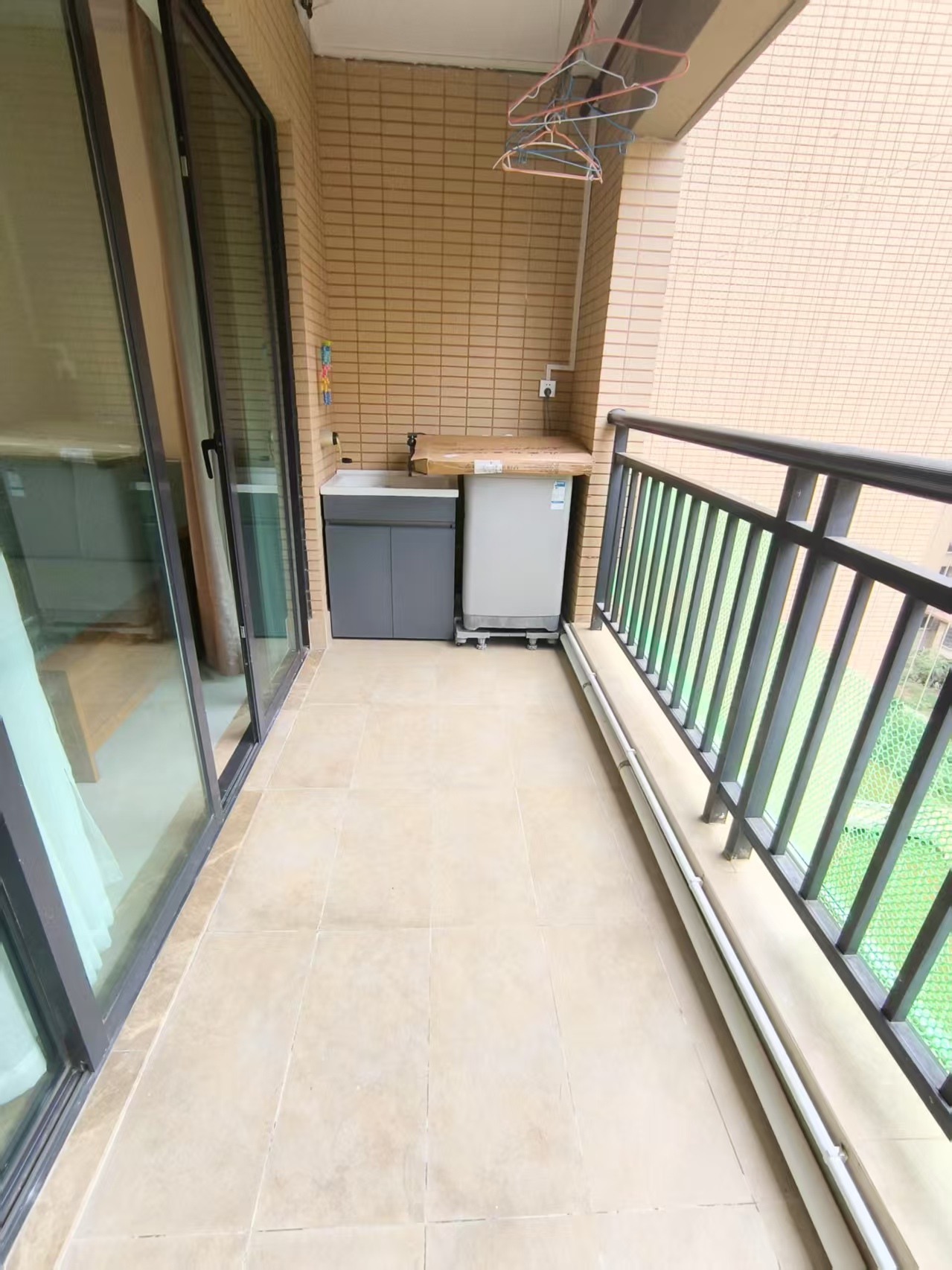 江畔人家 3室2厅2卫 3000.00元/月 江畔人家 3室2厅2卫 3000.00元/月室内图