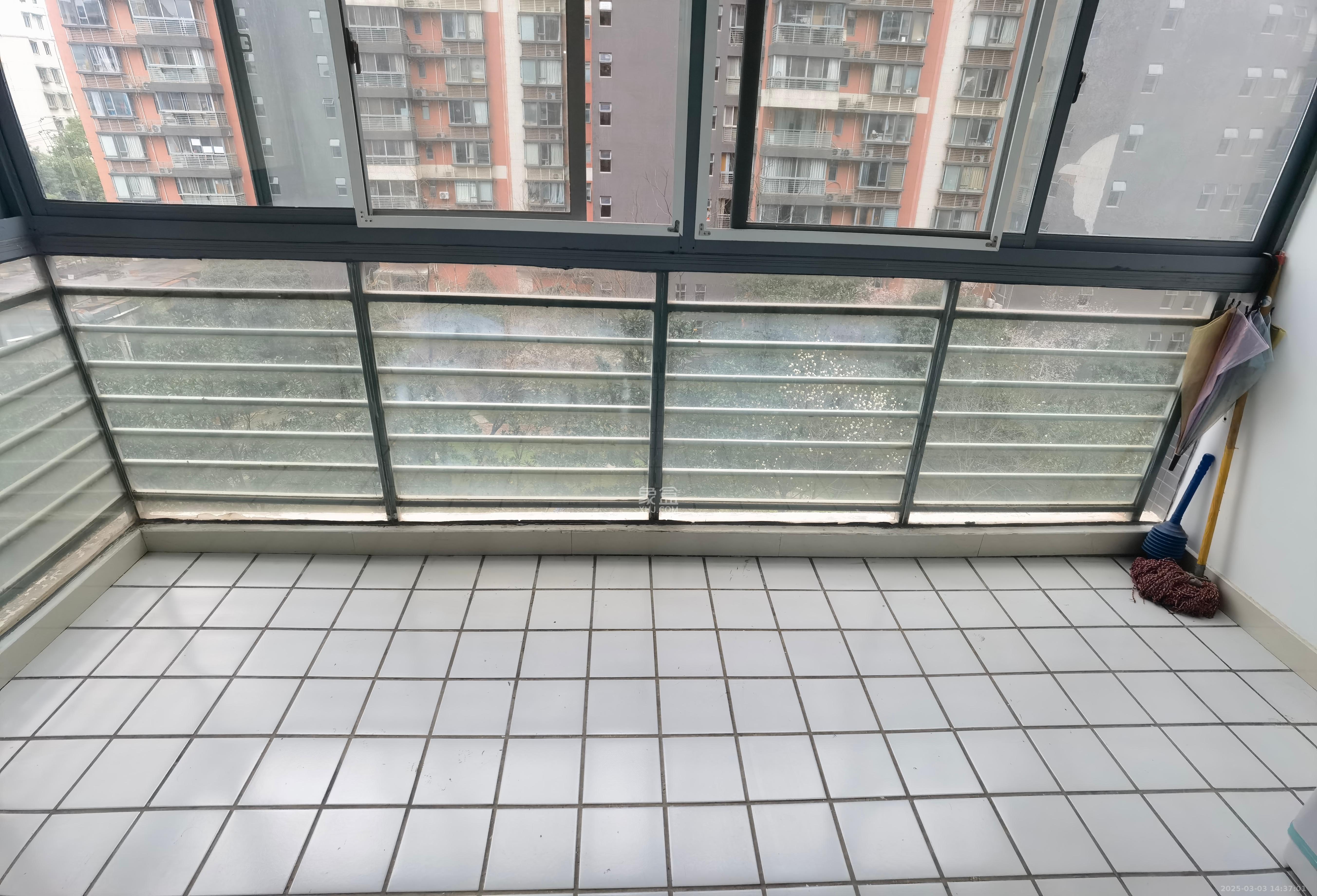 滨江君悦香邸 3室2厅2卫 3400.0元/月 滨江君悦香邸 3室2厅2卫 3400.0元/月室内图