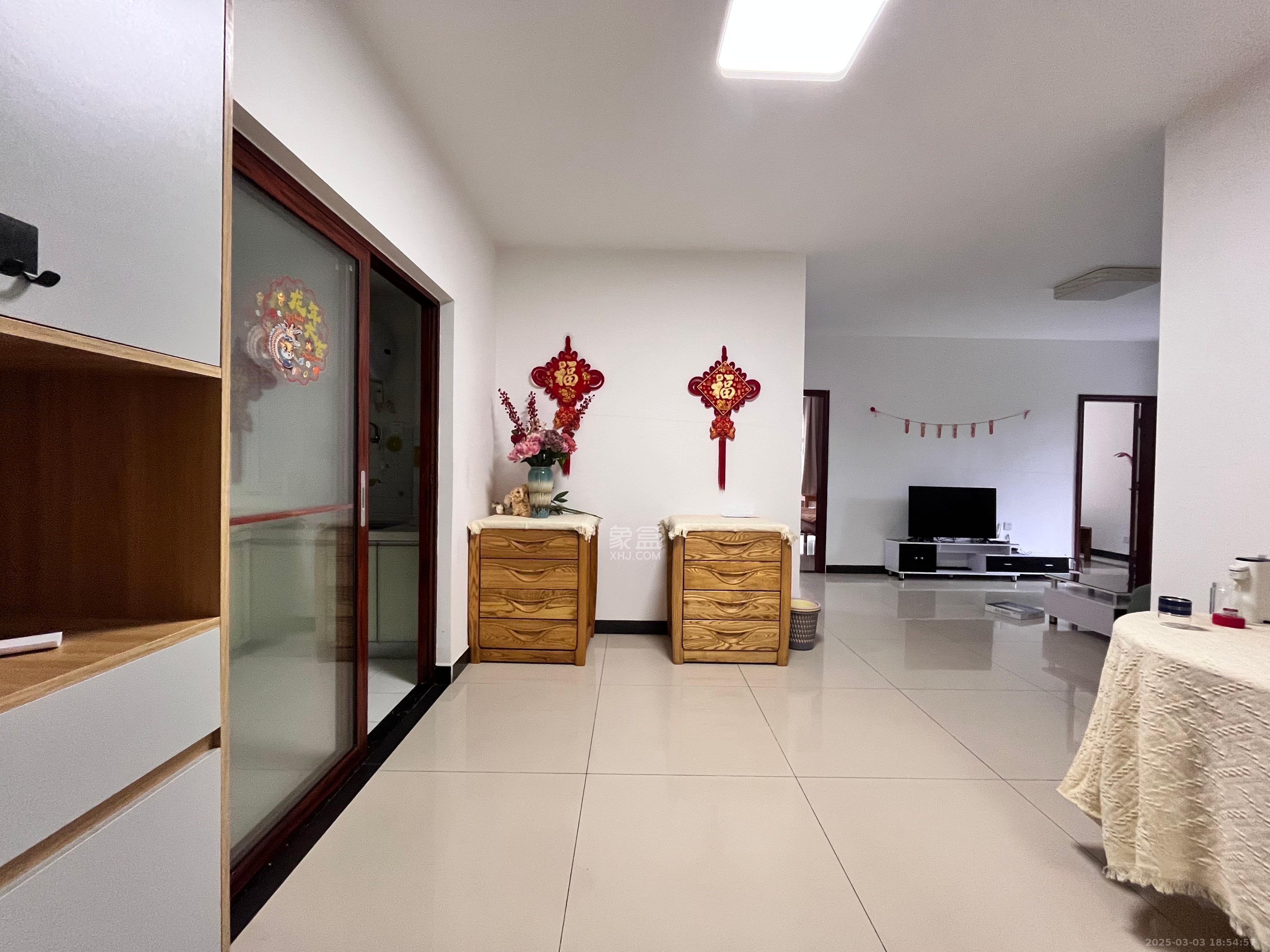 金地格林公馆  3室1厅1卫   2500.00元/月室内图