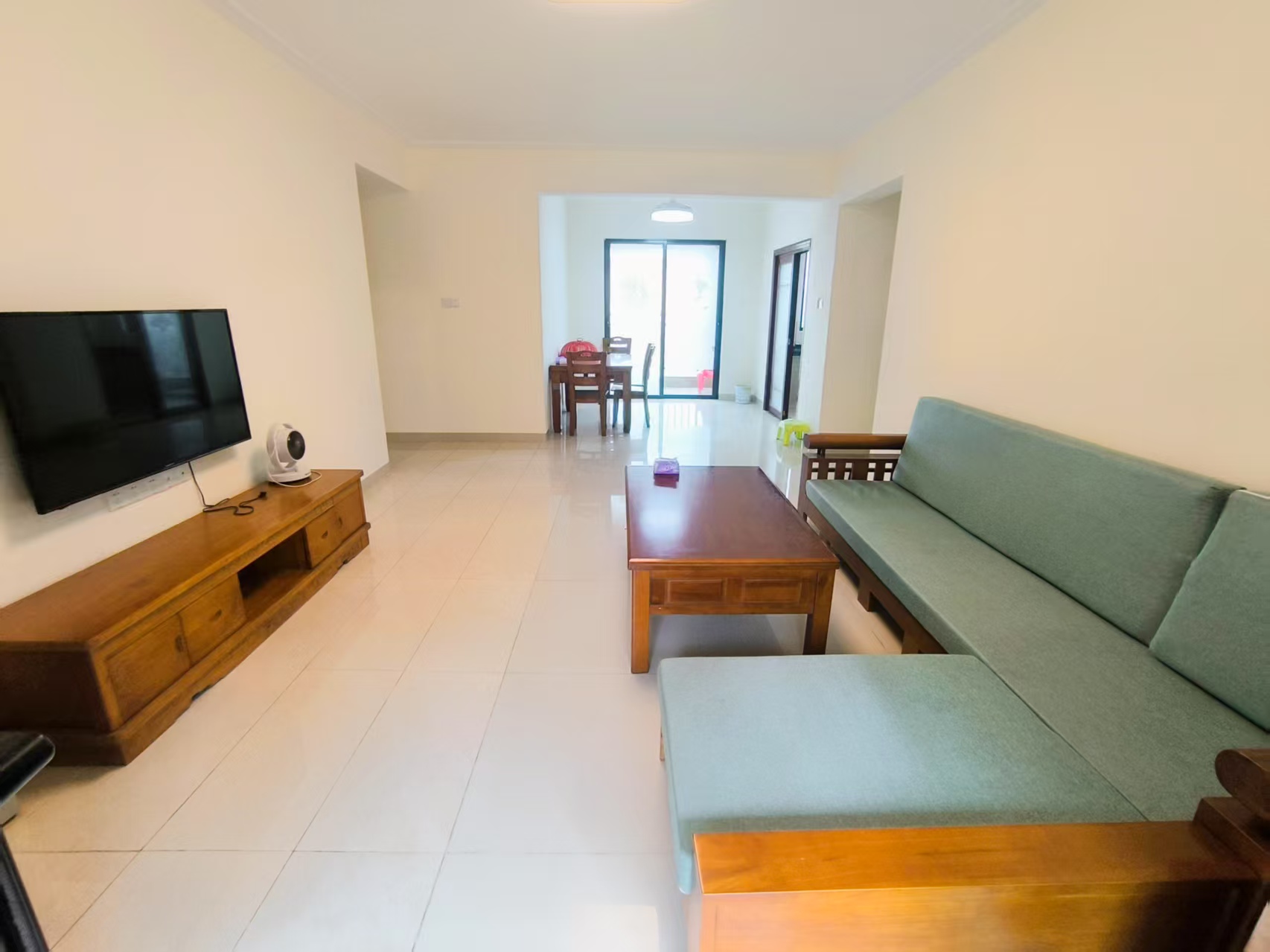 江畔人家 3室2厅2卫 3000.00元/月 江畔人家 3室2厅2卫 3000.00元/月室内图