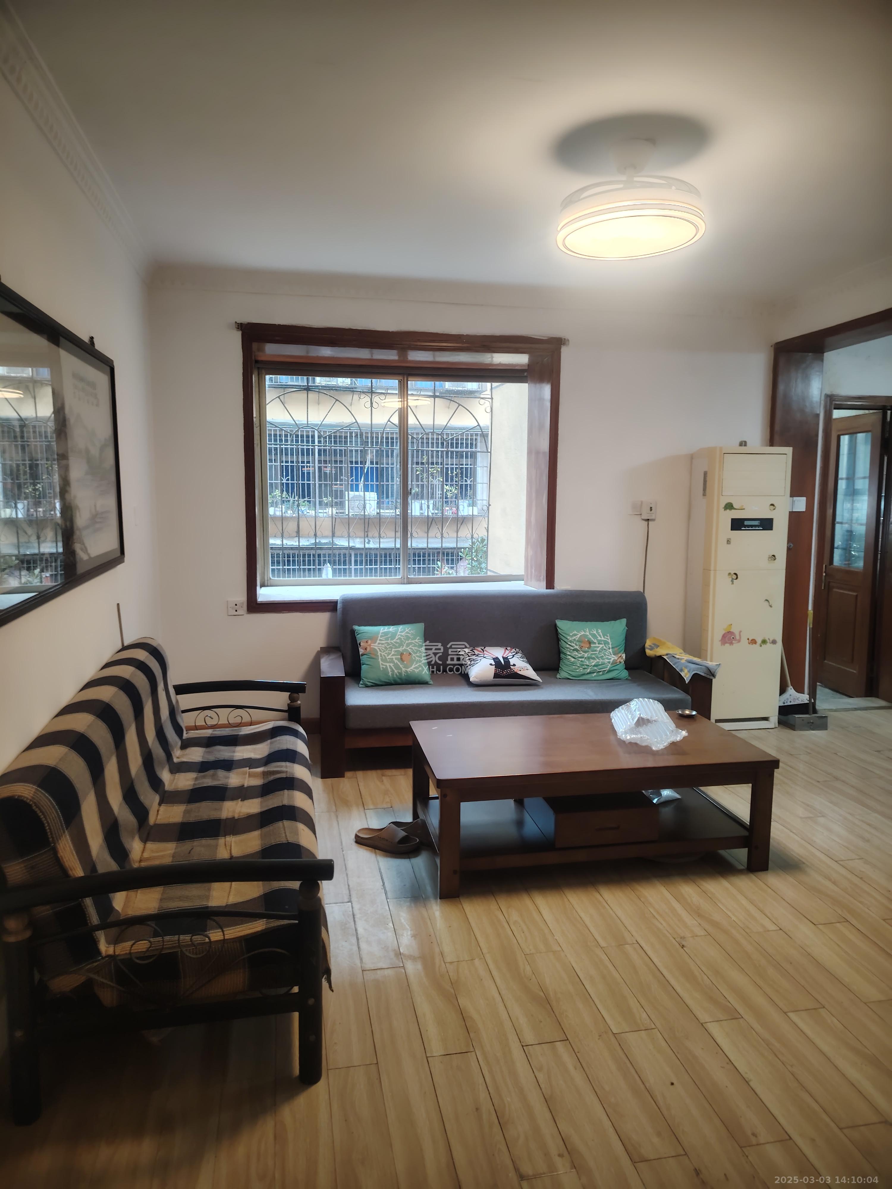 群芳园 3室2厅1卫 2500.0元/月 群芳园 3室2厅1卫 2500.0元/月室内图