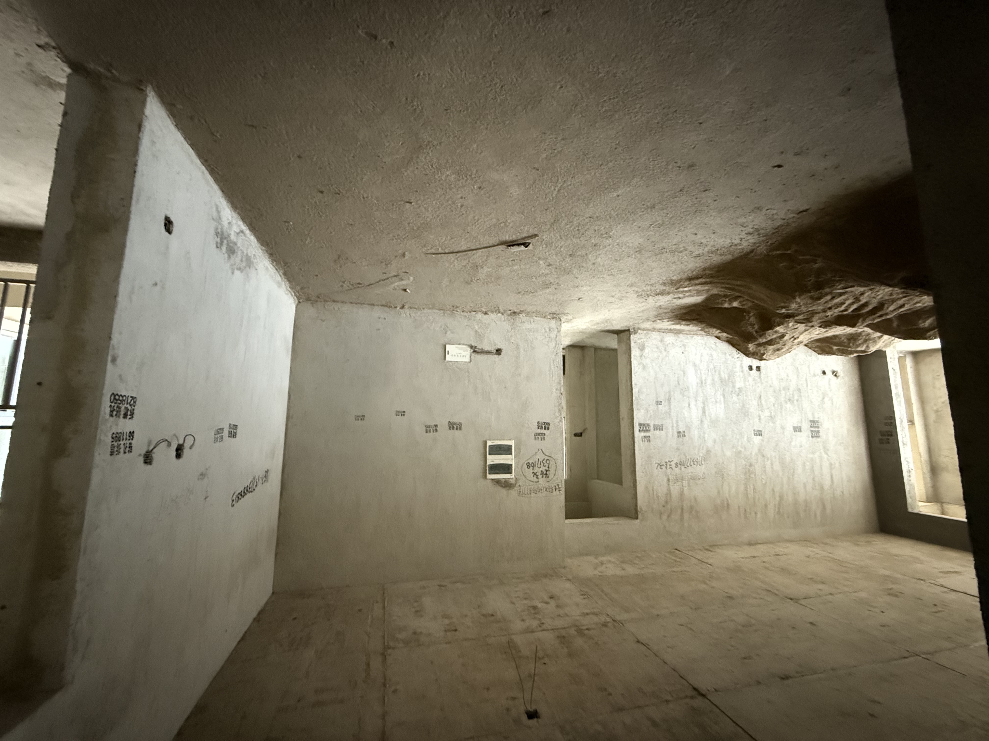 水域中央 4室2厅2卫 65.0万 水域中央 4室2厅2卫 65.0万客厅