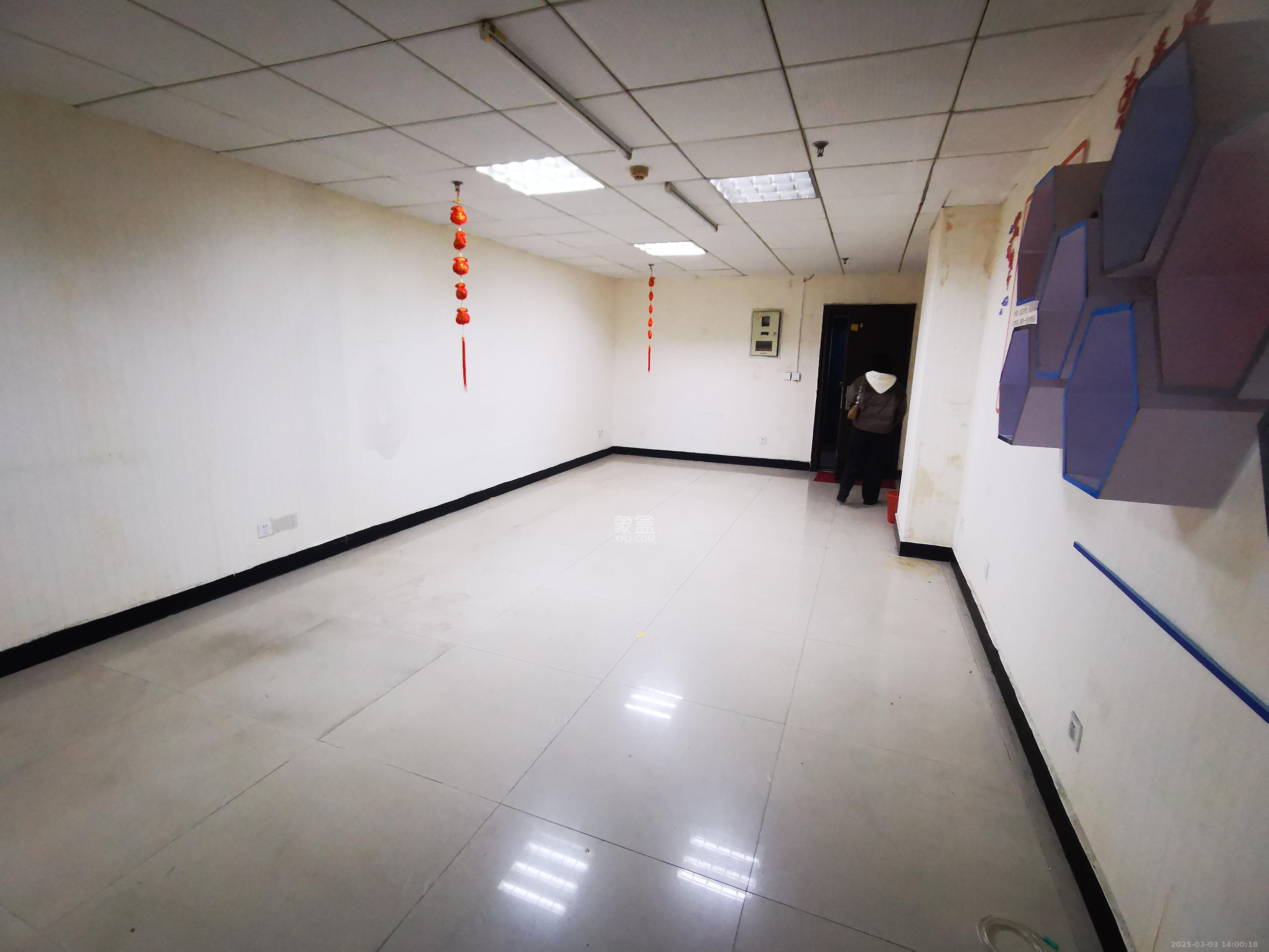 蓝色地标  1室1厅1卫   2300.00元/月室内图