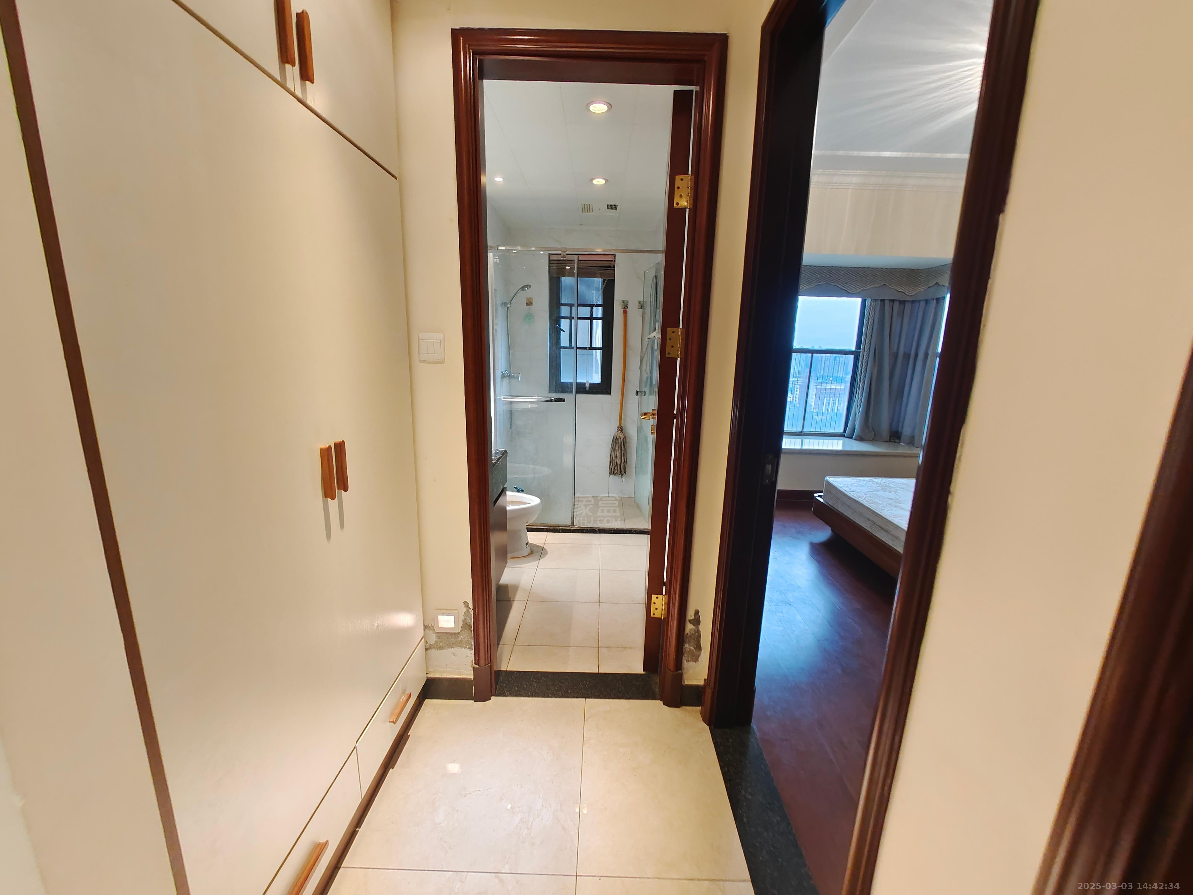 恒大华府 3室2厅2卫 1800.0元/月 恒大华府 3室2厅2卫 1800.0元/月室内图