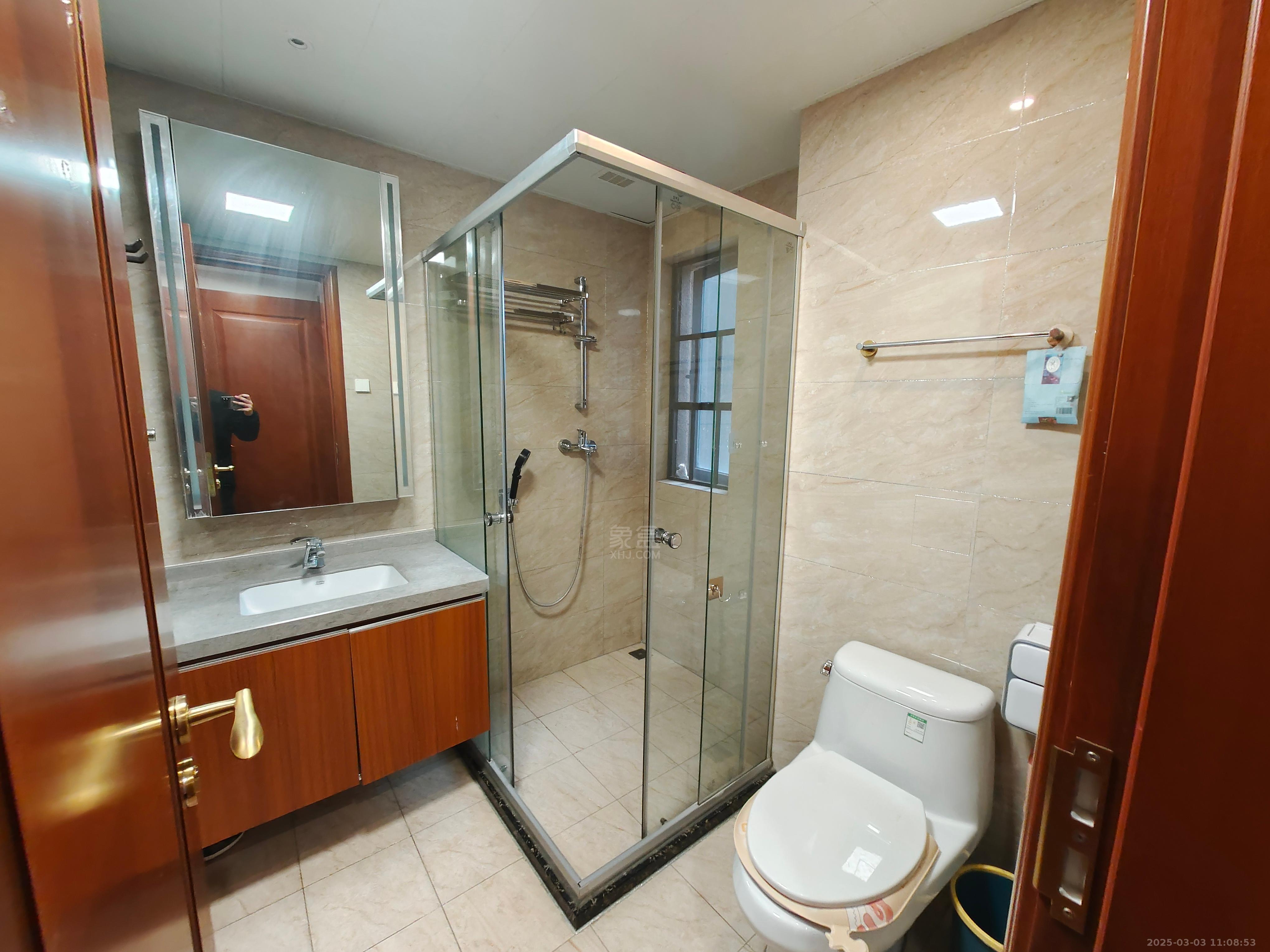 恒大华府 1室1厅1卫 2500.0元/月 恒大华府 1室1厅1卫 2500.0元/月室内图