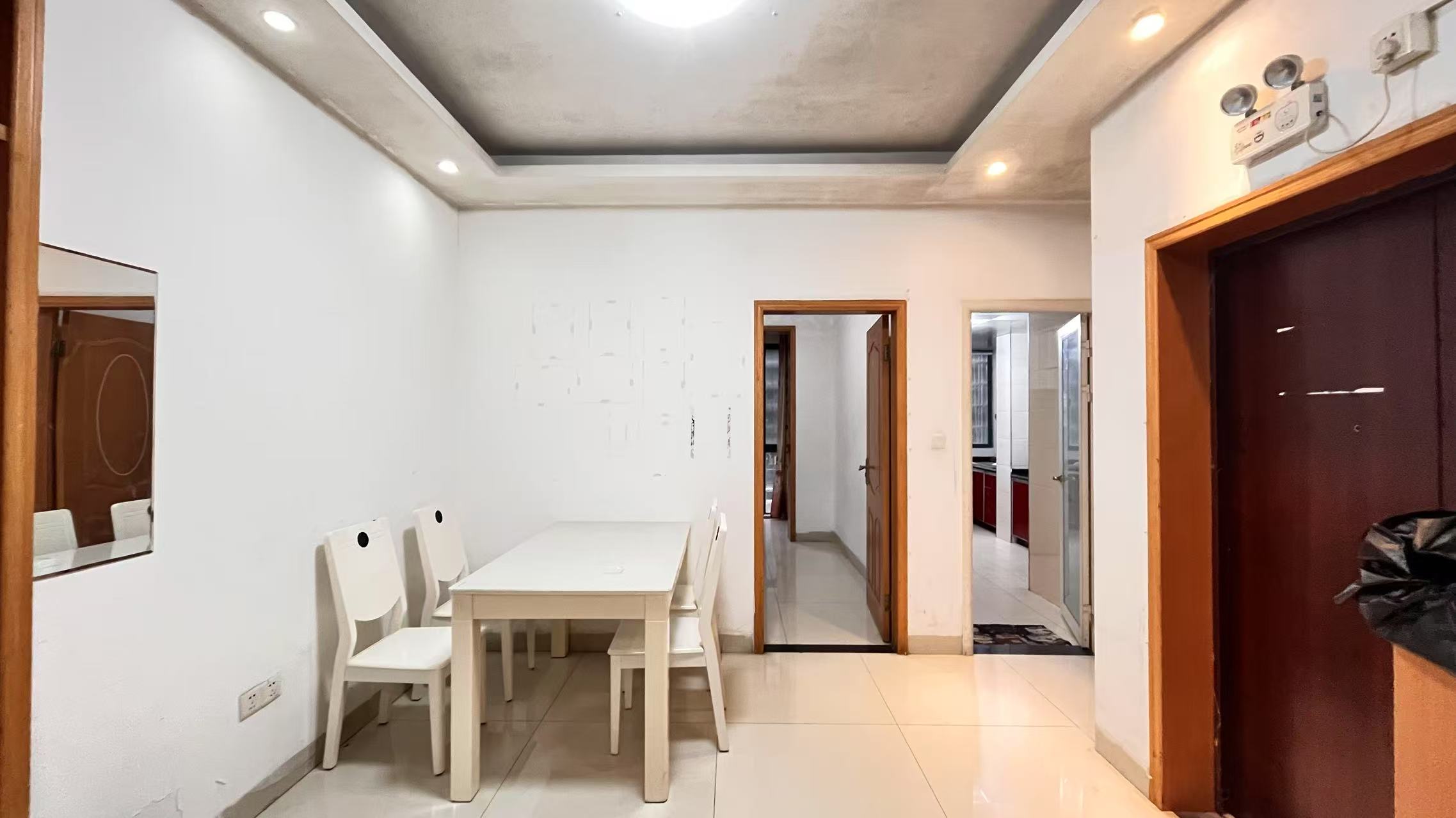 桃花里 3室2厅1卫 1500.0元/月 桃花里 3室2厅1卫 1500.0元/月室内图