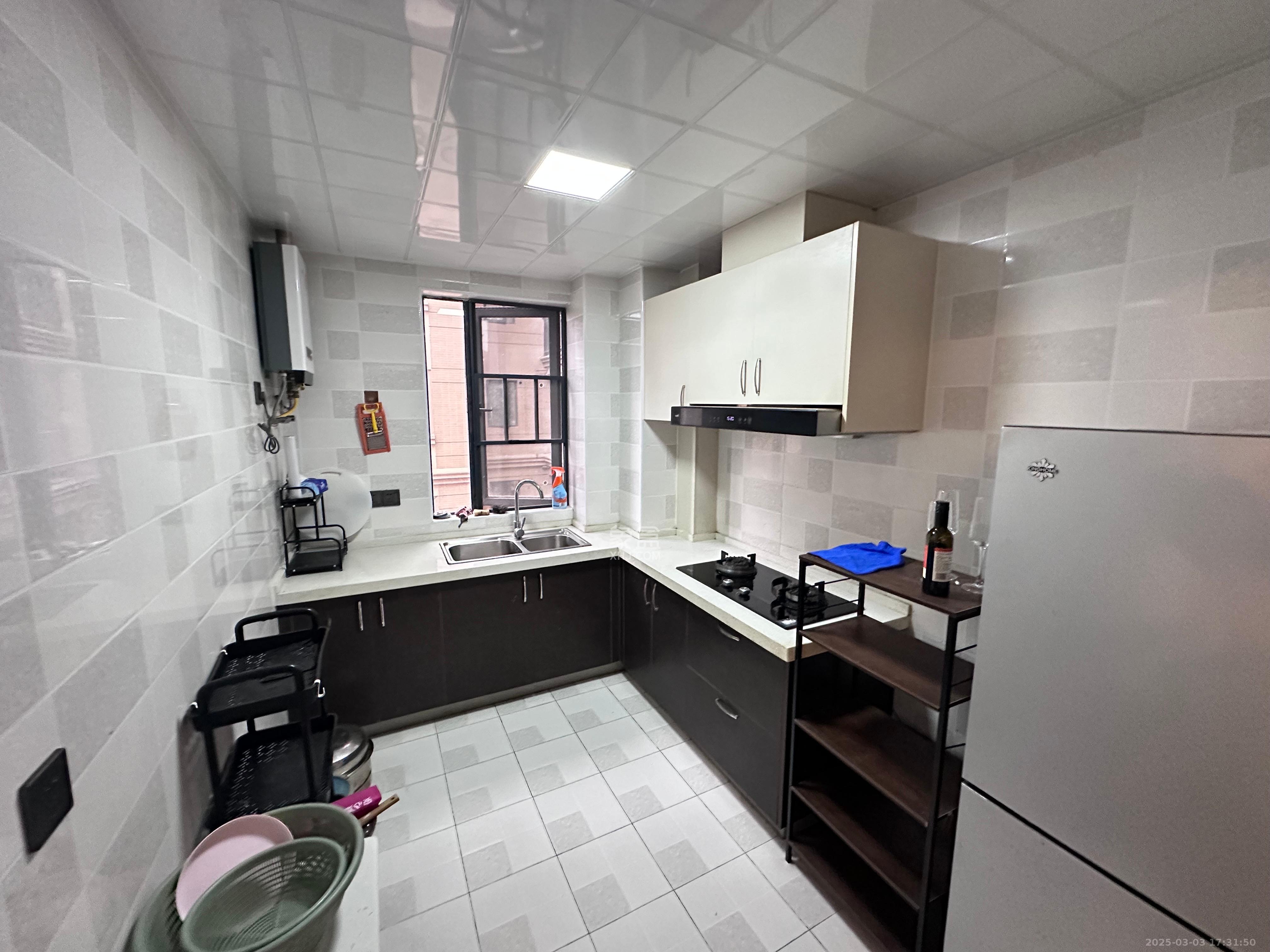 邦盛水岸御园  3室2厅1卫    2100.0元/月 邦盛水岸御园  3室2厅1卫    2100.0元/月室内图