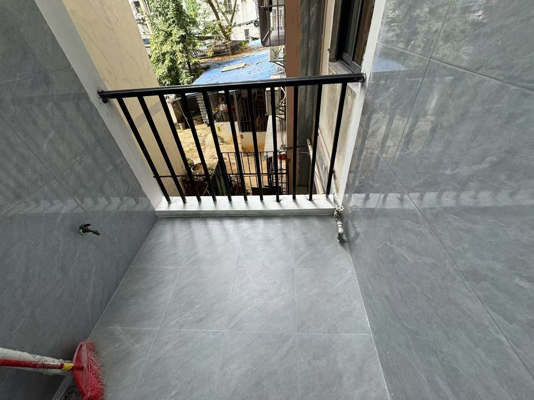 攀枝花苑 3室2厅1卫 112.0万 攀枝花苑 3室2厅1卫 112.0万阳台