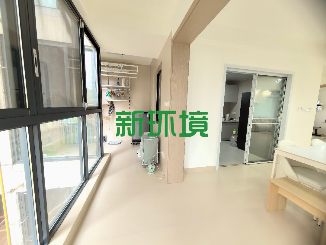 空港新城二期  4室2厅2卫   78.80万客厅
