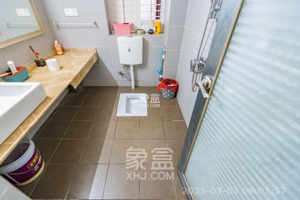 藏珑湖上国际花园  3室2厅2卫   3000.00元/月室内图