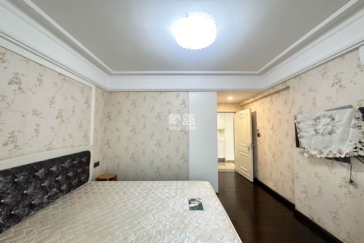 国兴城(B区) 3室2厅2卫 251.0万 国兴城(B区) 3室2厅2卫 251.0万客厅