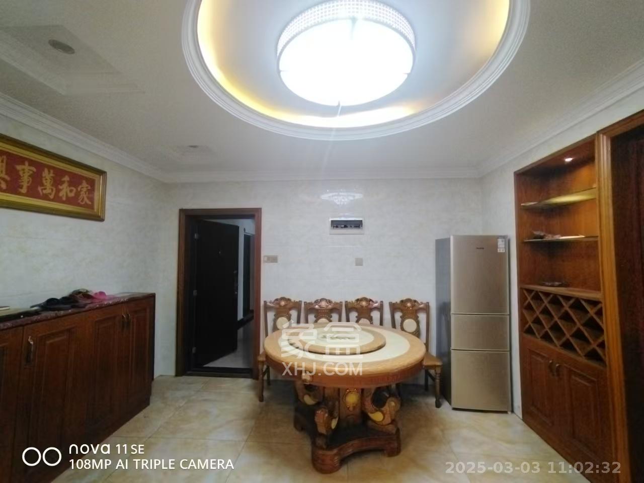 百合湖滨花园  3室2厅2卫    2000.0元/月室内图