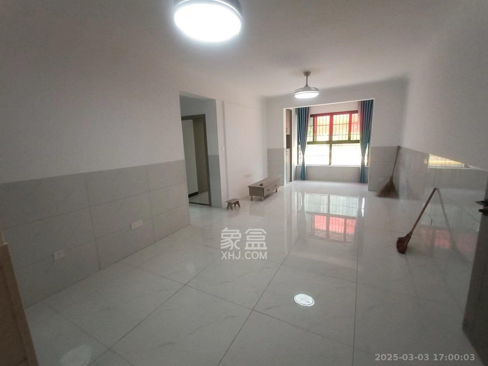 长郡旁牛津街(瑞凯滨江雅苑) 2室2厅1卫 1600.0元/月 长郡旁牛津街(瑞凯滨江雅苑) 2室2厅1卫 1600.0元/月室内图