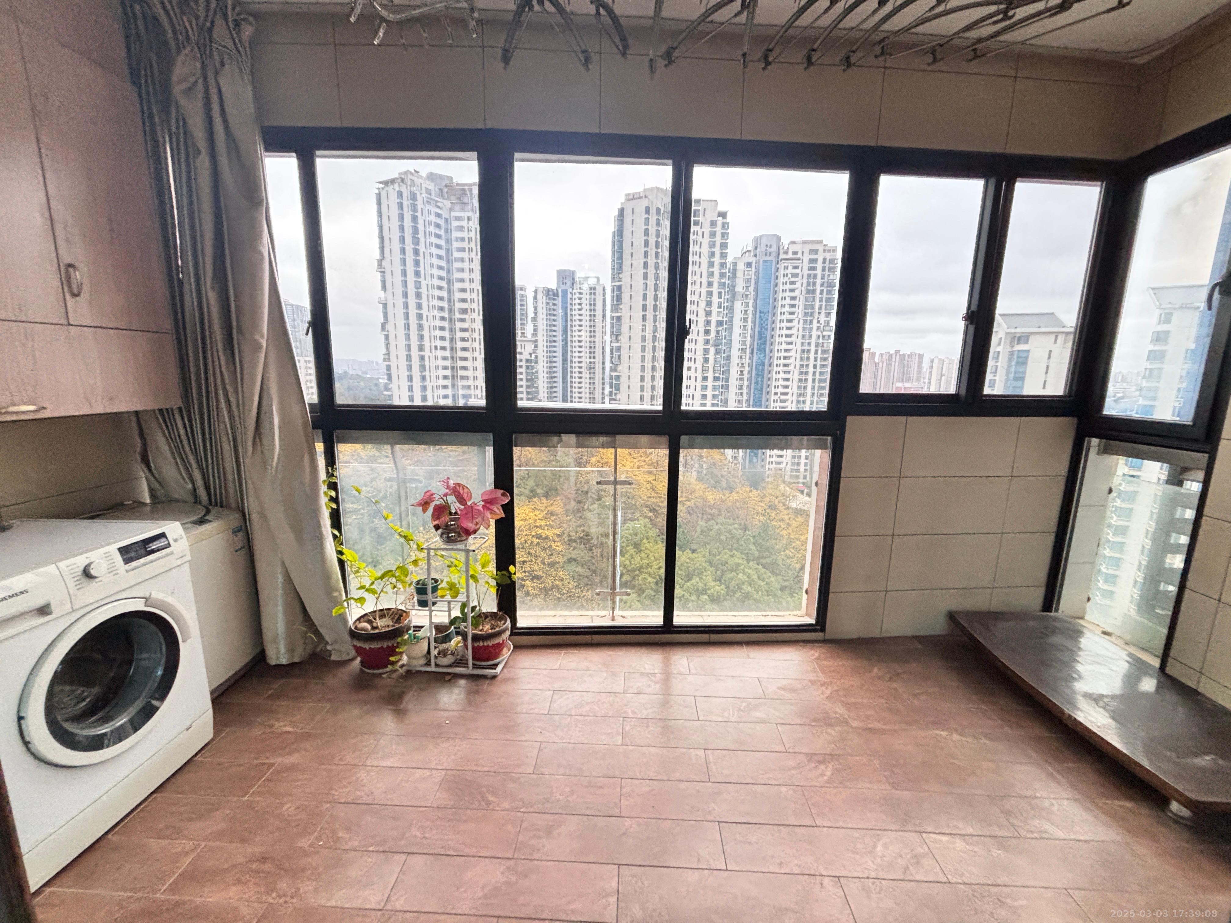 山水国际 3室2厅2卫 2300.0元/月 山水国际 3室2厅2卫 2300.0元/月室内图