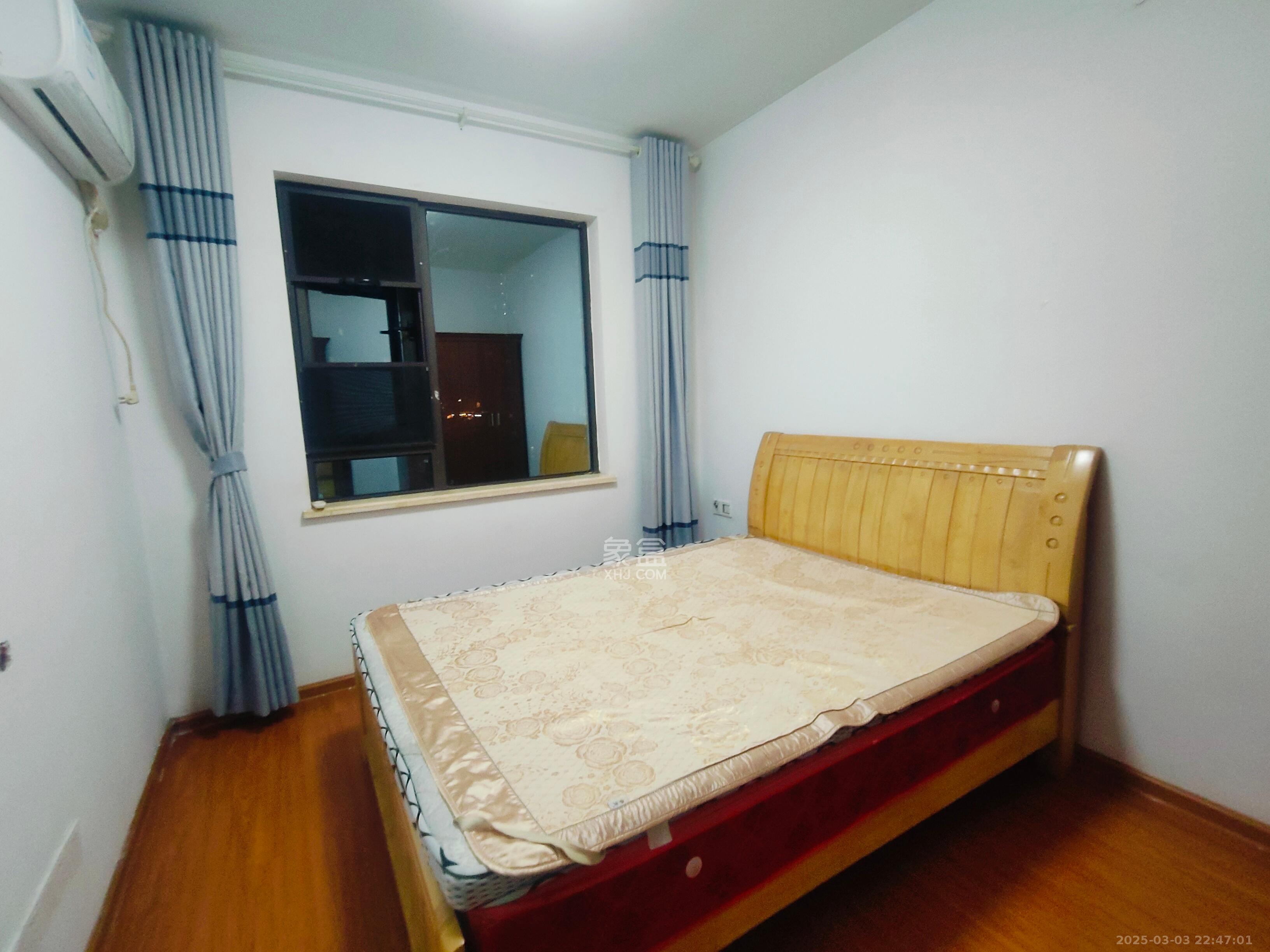 东岸梅园小区  3室2厅2卫   2400.00元/月室内图