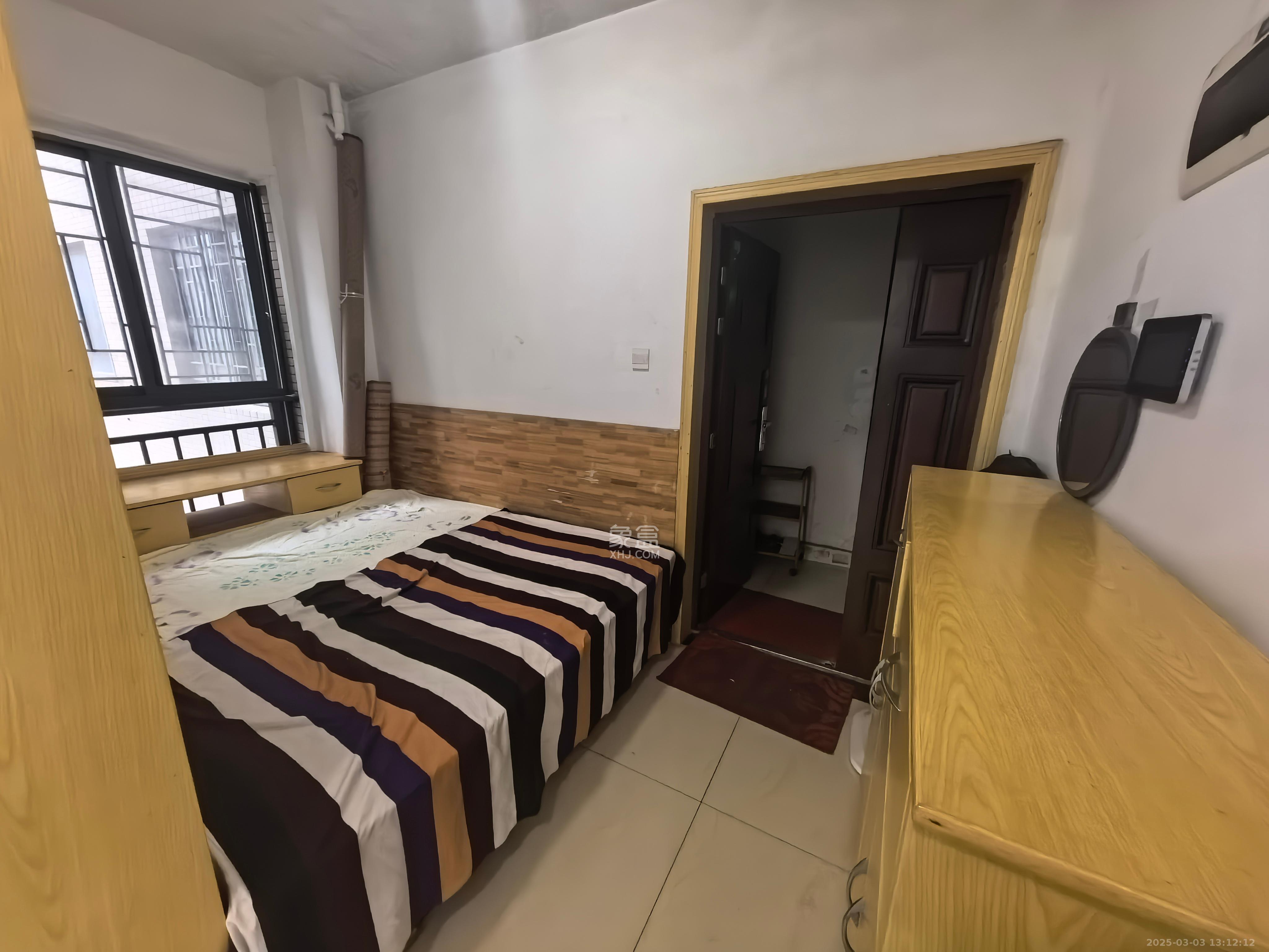 名家翡翠花园  3室2厅1卫    2000.0元/月 名家翡翠花园  3室2厅1卫    2000.0元/月室内图