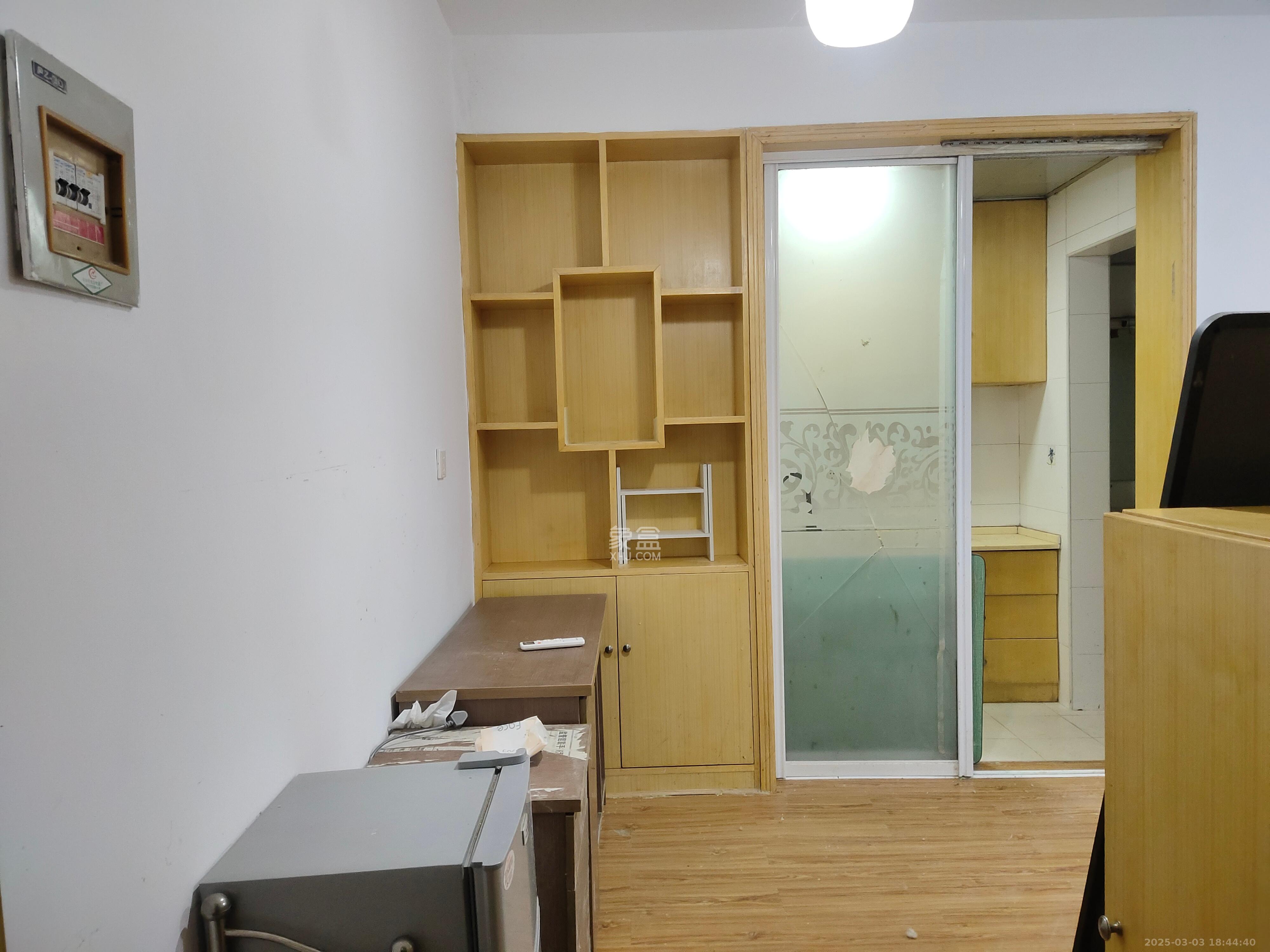 御景龙城 1室1厅1卫 1200.0元/月 御景龙城 1室1厅1卫 1200.0元/月室内图