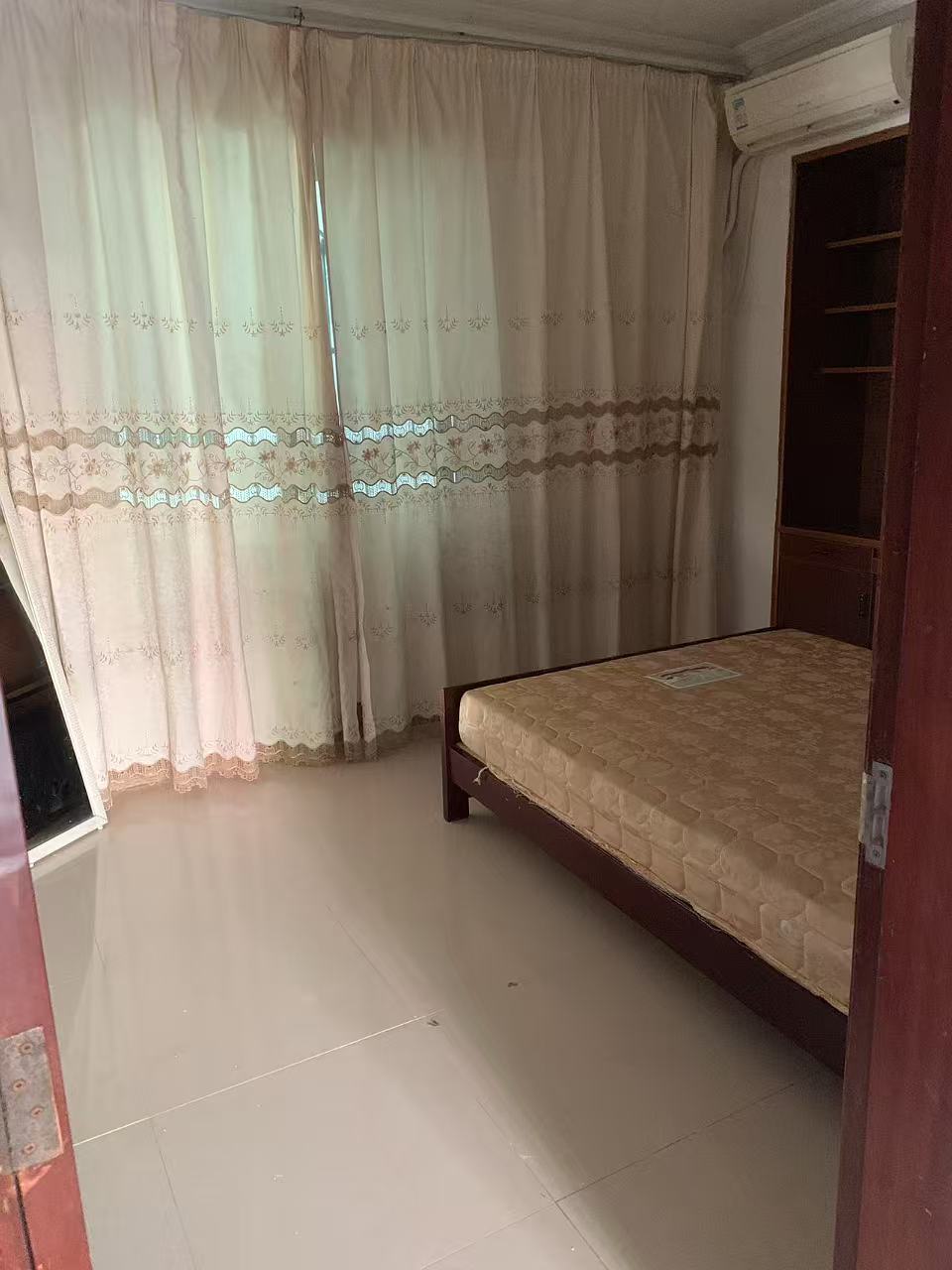 泉都大厦  3室2厅2卫   2800.00元/月户型图