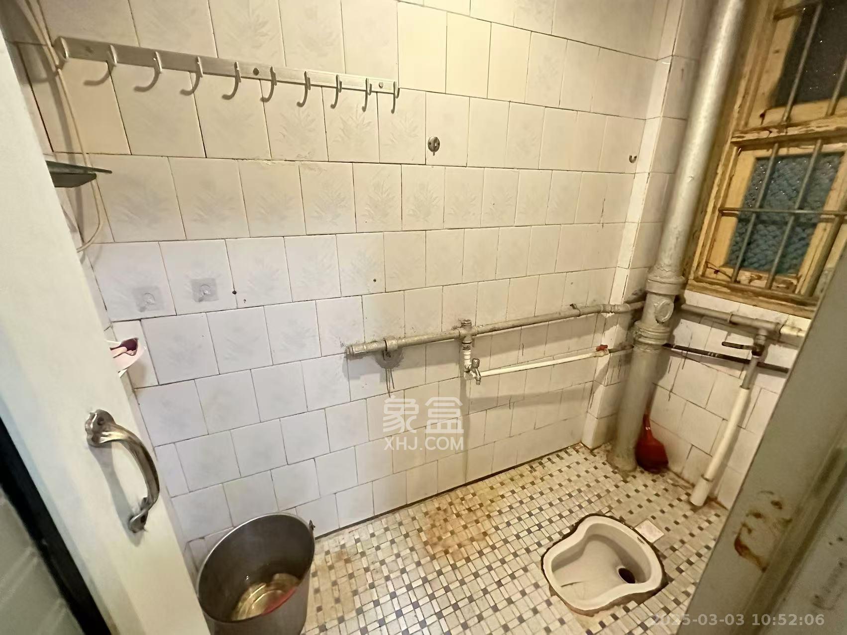劳动路散盘  1室2厅1卫   1400.00元/月室内图