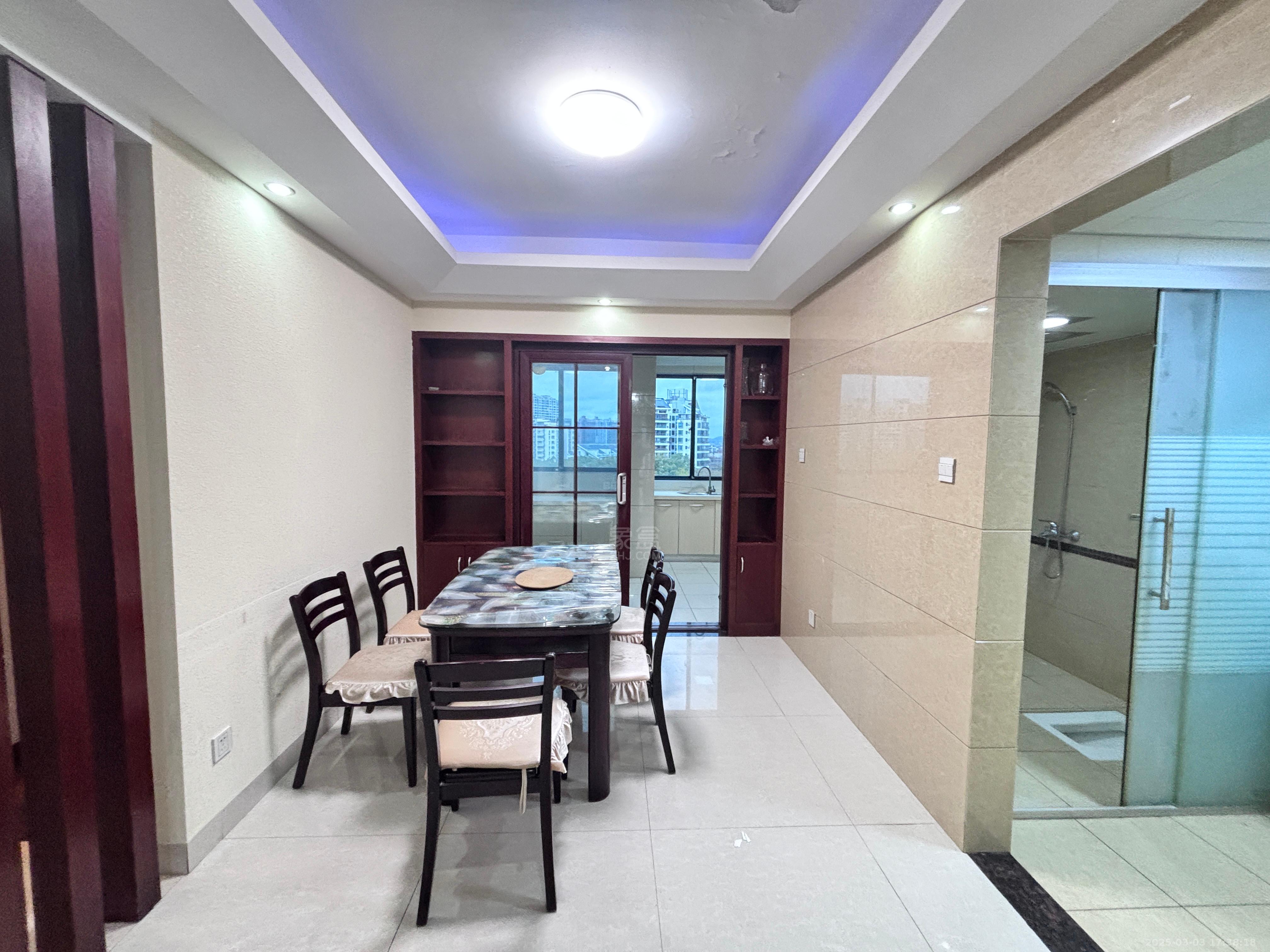 山水国际 3室2厅2卫 2300.0元/月 山水国际 3室2厅2卫 2300.0元/月室内图