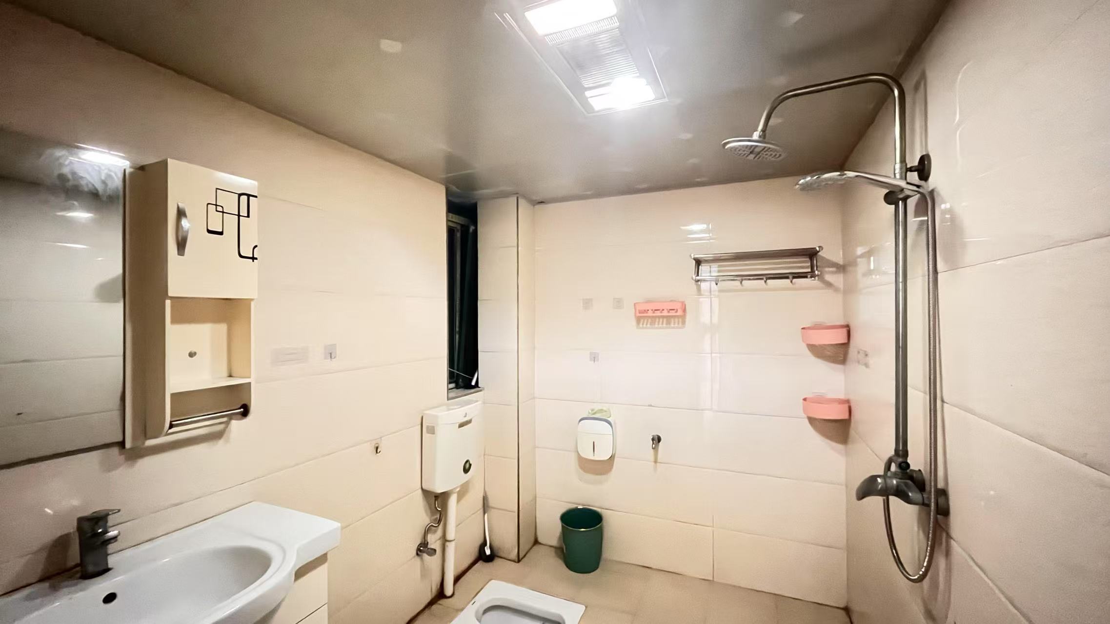 桃花里 3室2厅1卫 1500.0元/月 桃花里 3室2厅1卫 1500.0元/月室内图